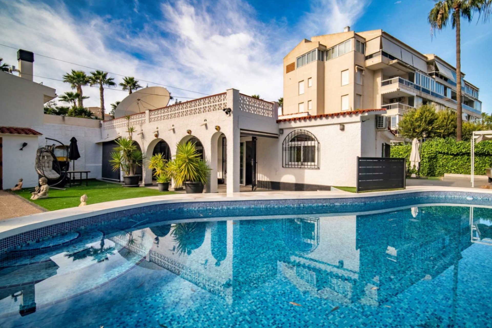 Resale - Villa -
Albir