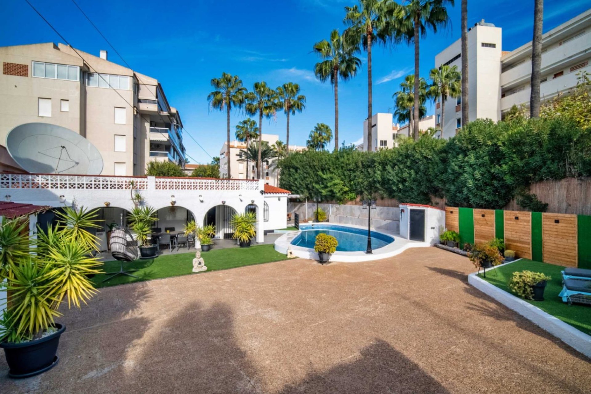 Resale - Villa -
Albir