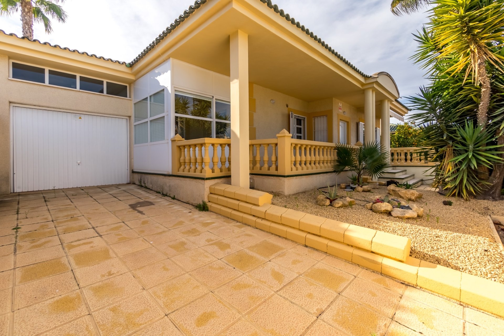 Resale - Villa -
Albir