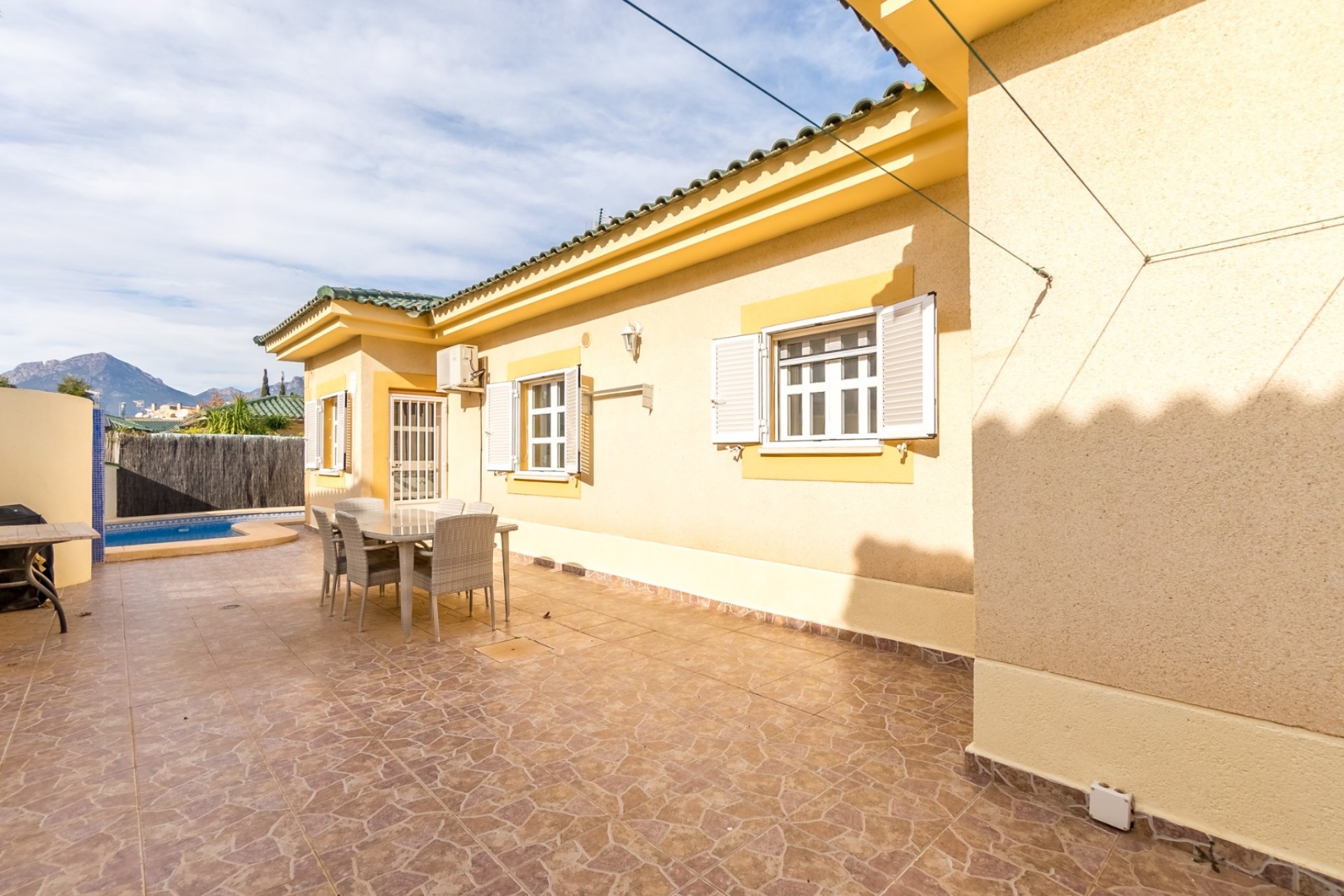 Resale - Villa -
Albir