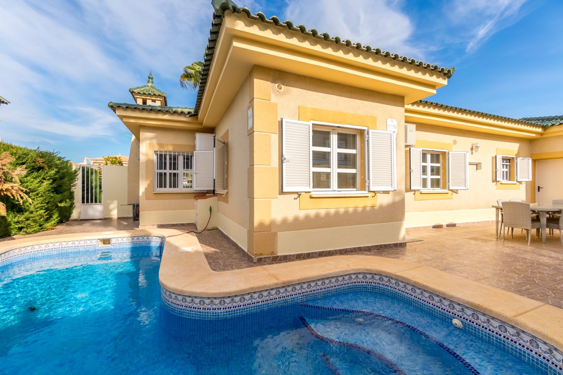 Resale - Villa -
Albir