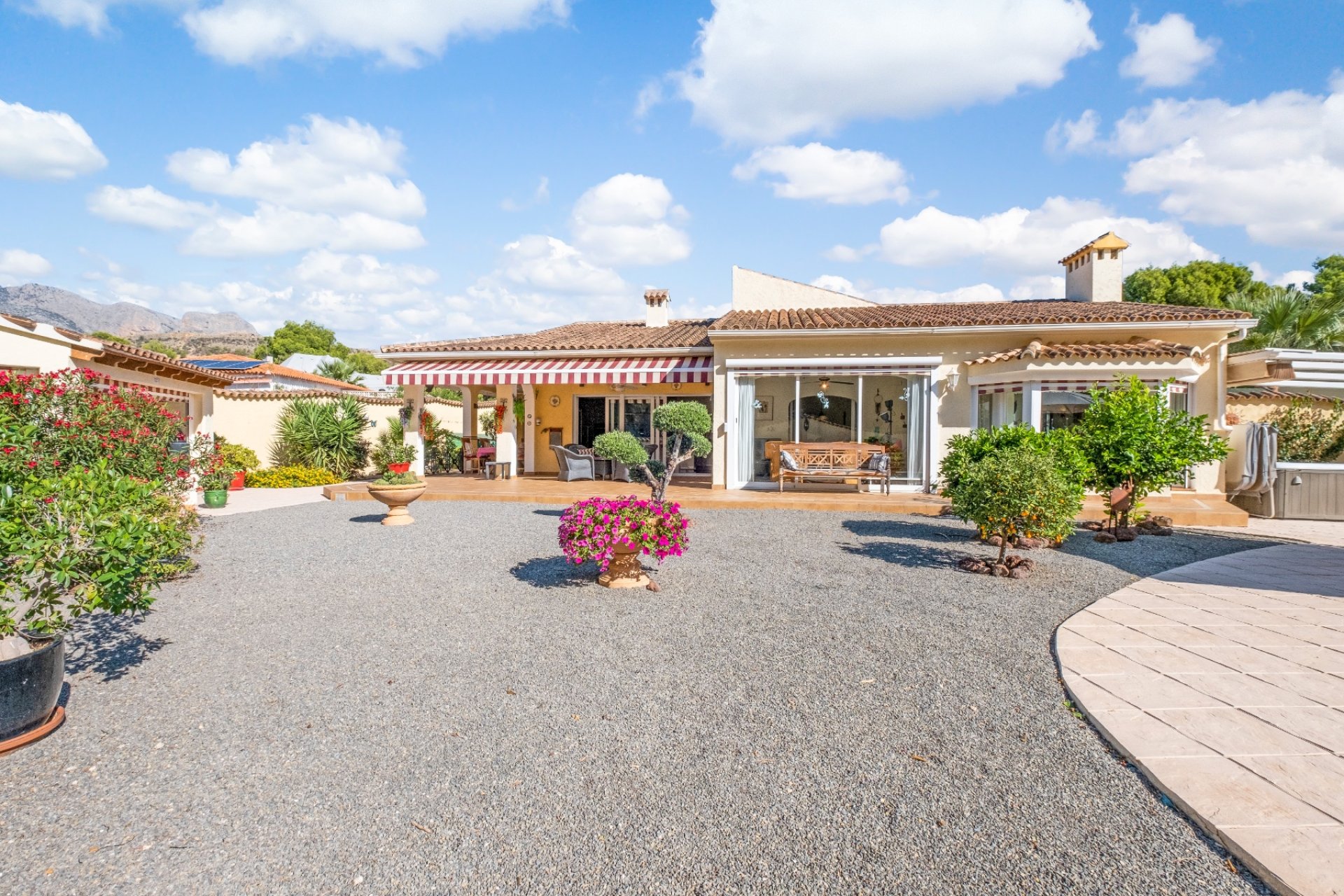 Resale - Villa -
Alfaz del Pi - Alfas del Pí