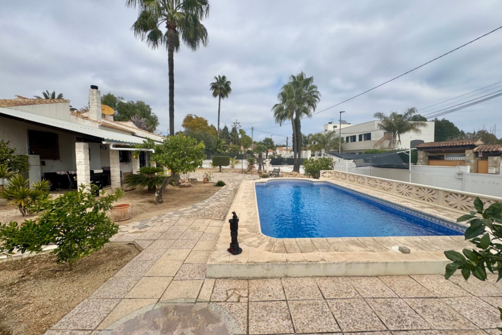 Resale - Villa -
Alfaz del Pi - El Romeral