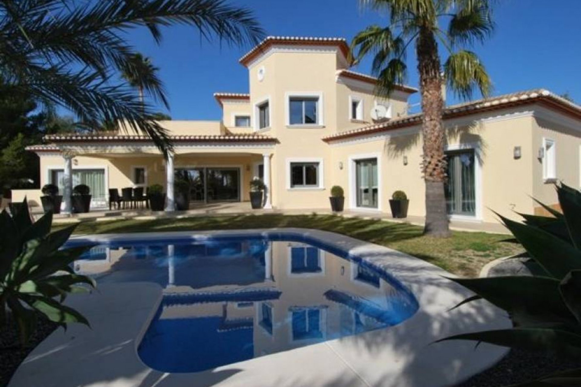 Resale - Villa -
Benissa - Alicante