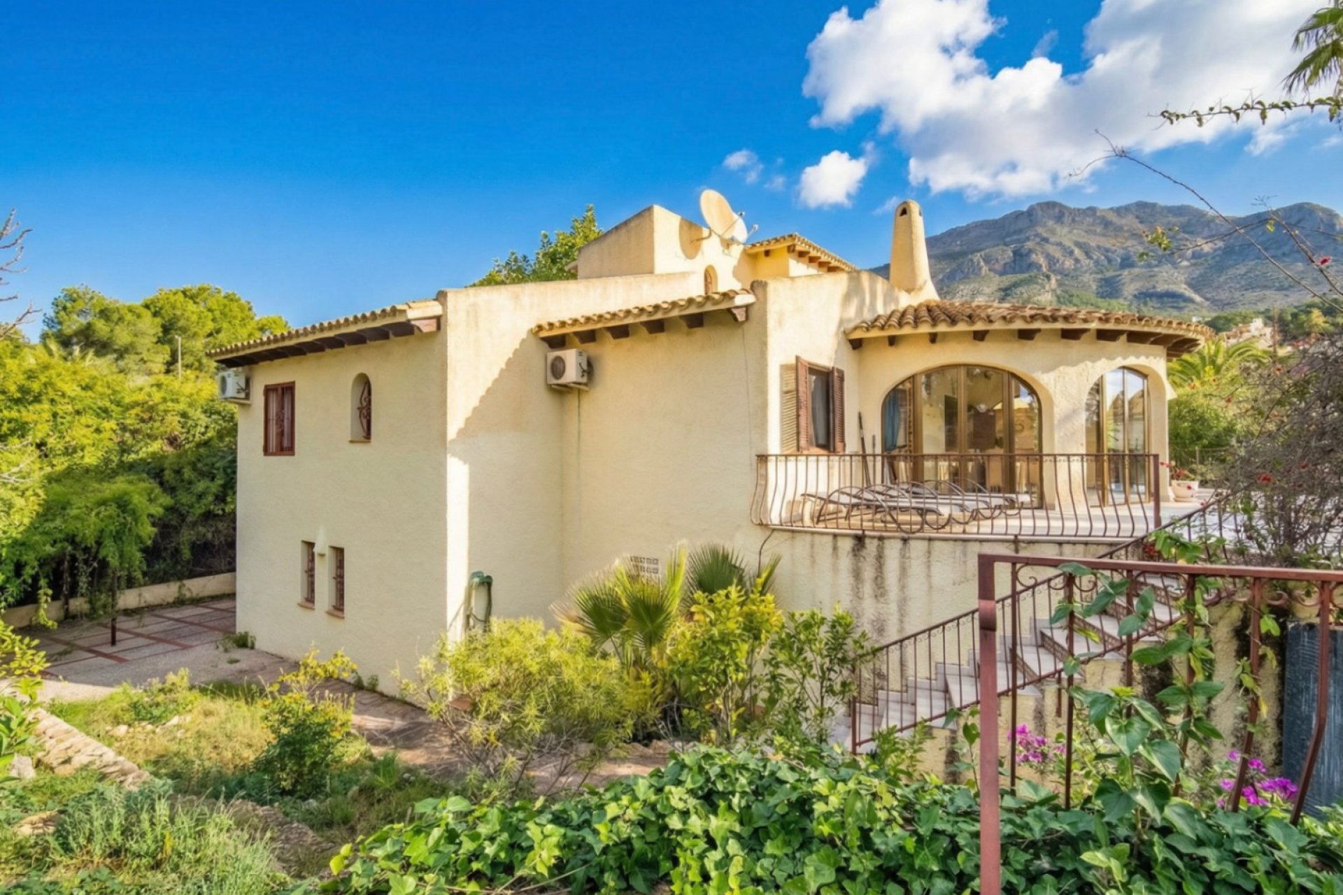 Resale - Villa -
Callosa De Ensarrià - Santa Clara