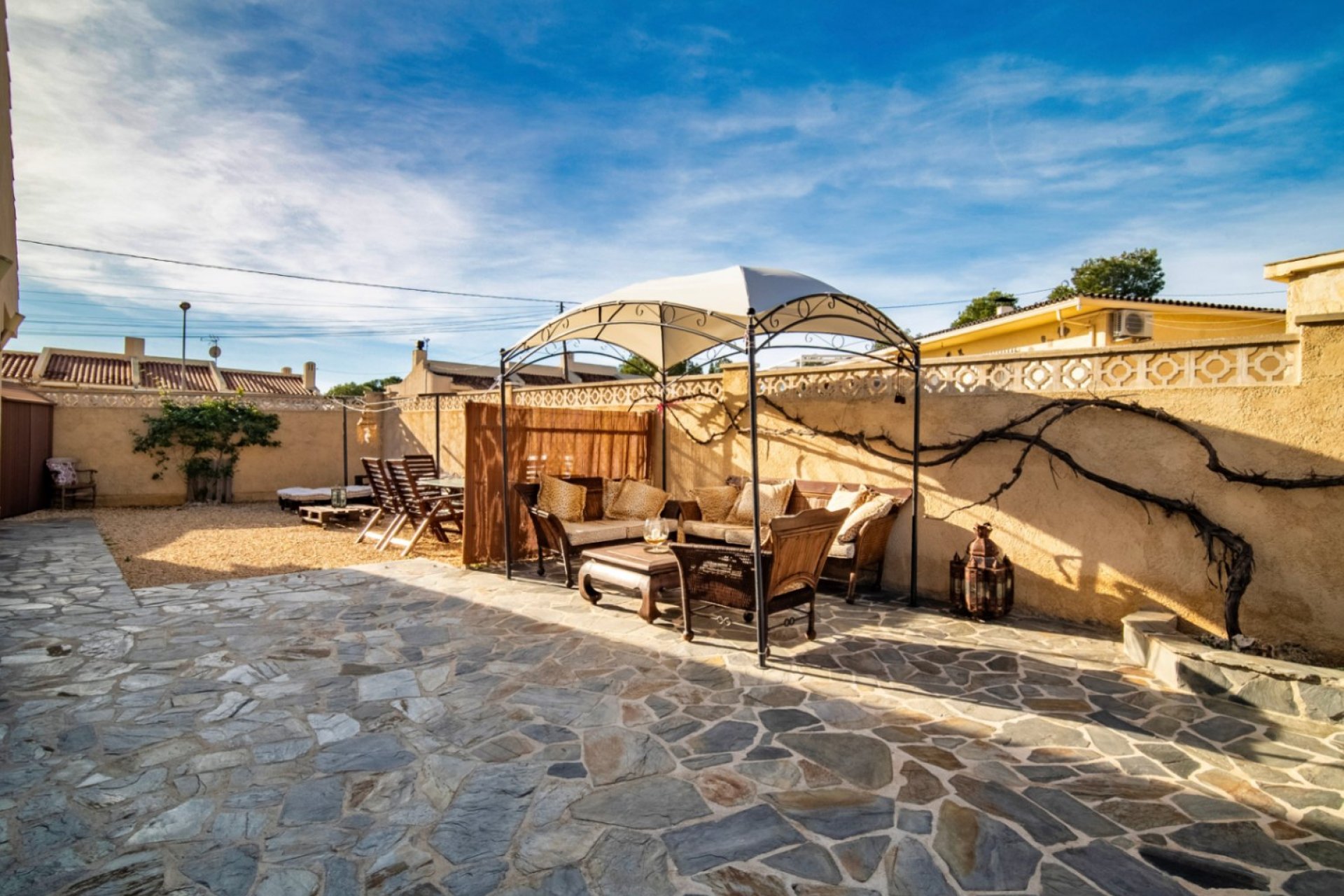 Resale - Villa -
La Nucía - Montebello - Nou Espai