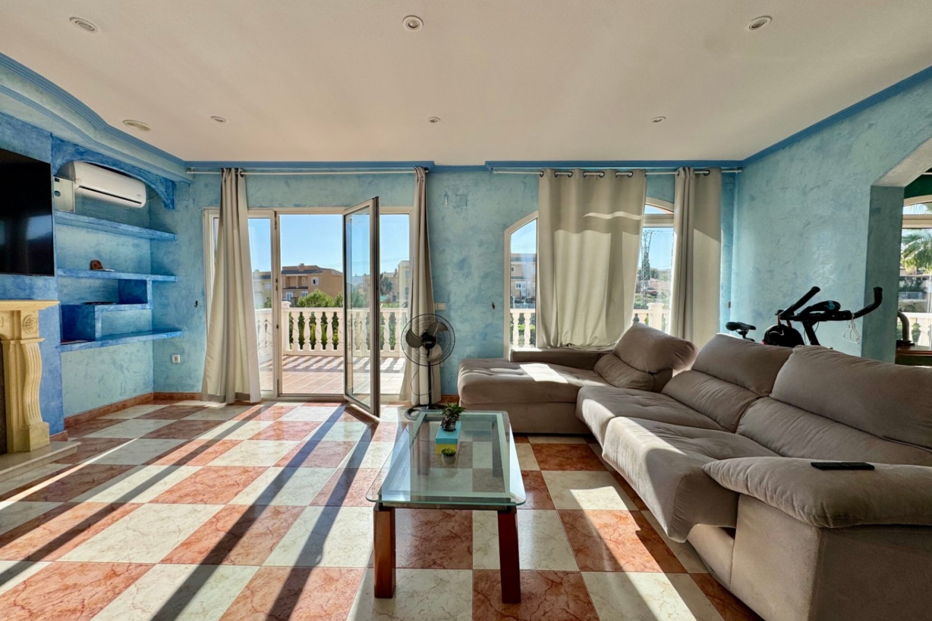 Resale - Villa -
La Nucía
