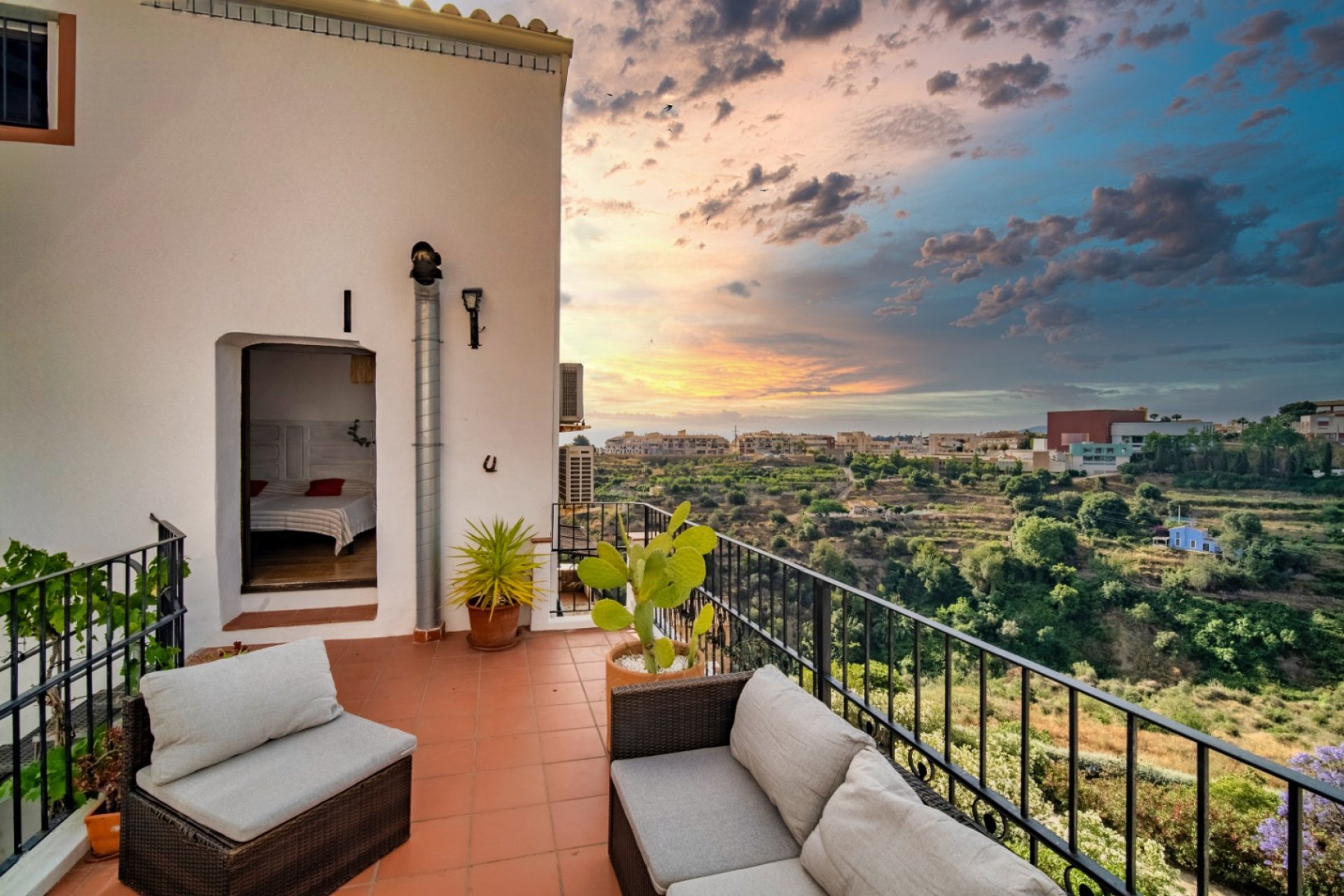 Resale - Villa -
Polop