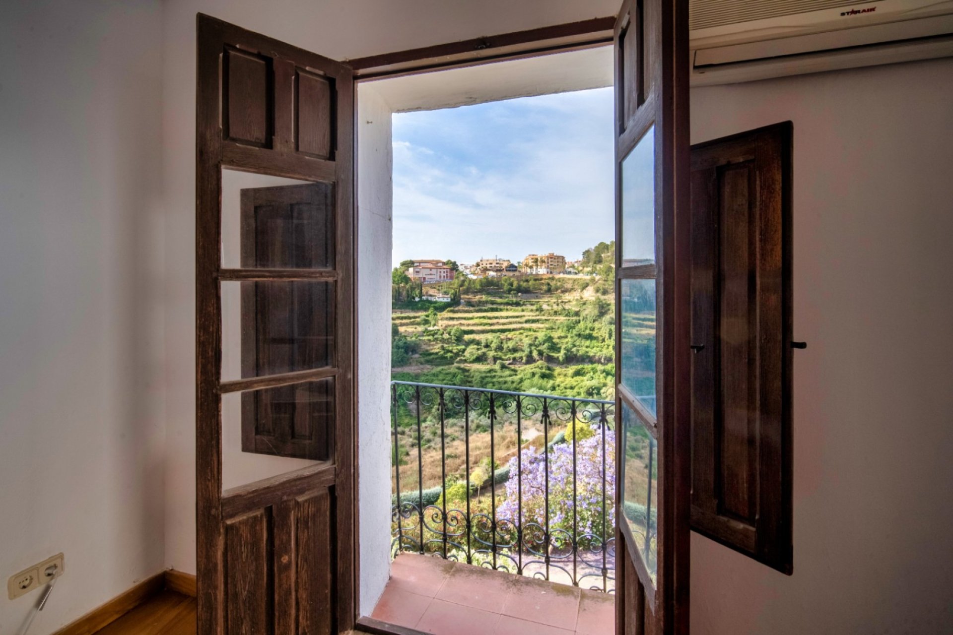 Resale - Villa -
Polop