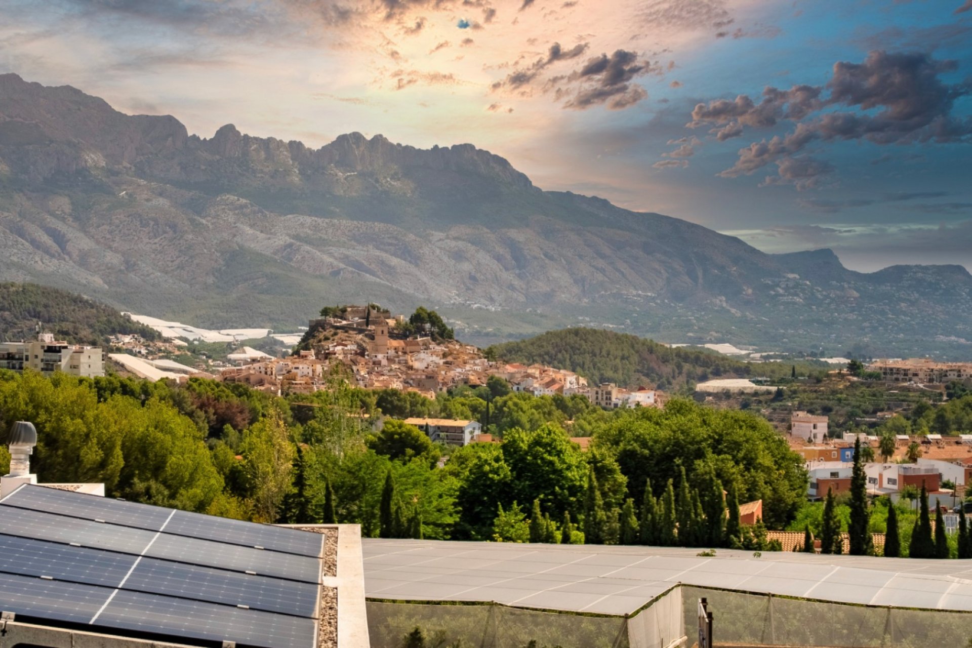 Resale - Villa -
Polop