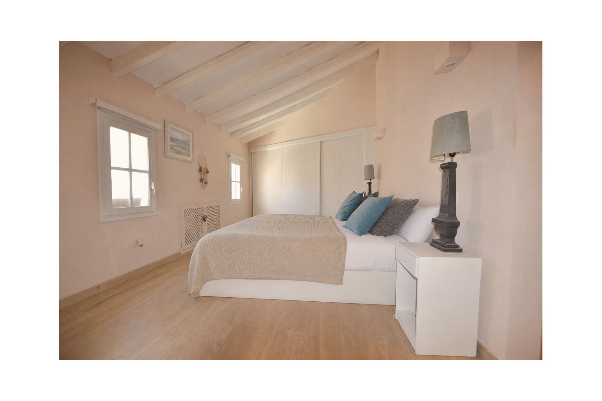 Resale - Village house -
Altea