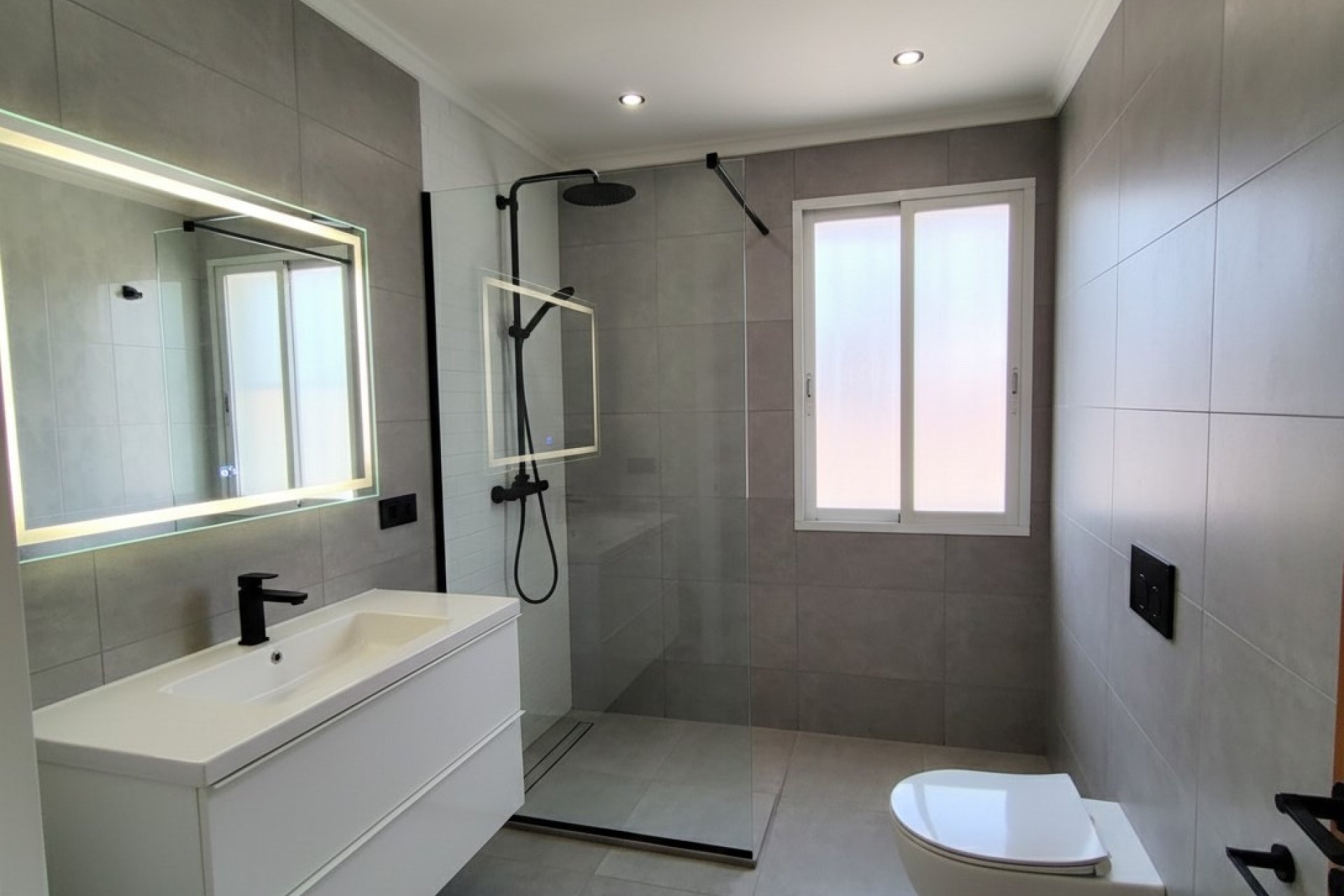 Reventa - Apartamento / piso -
Albir