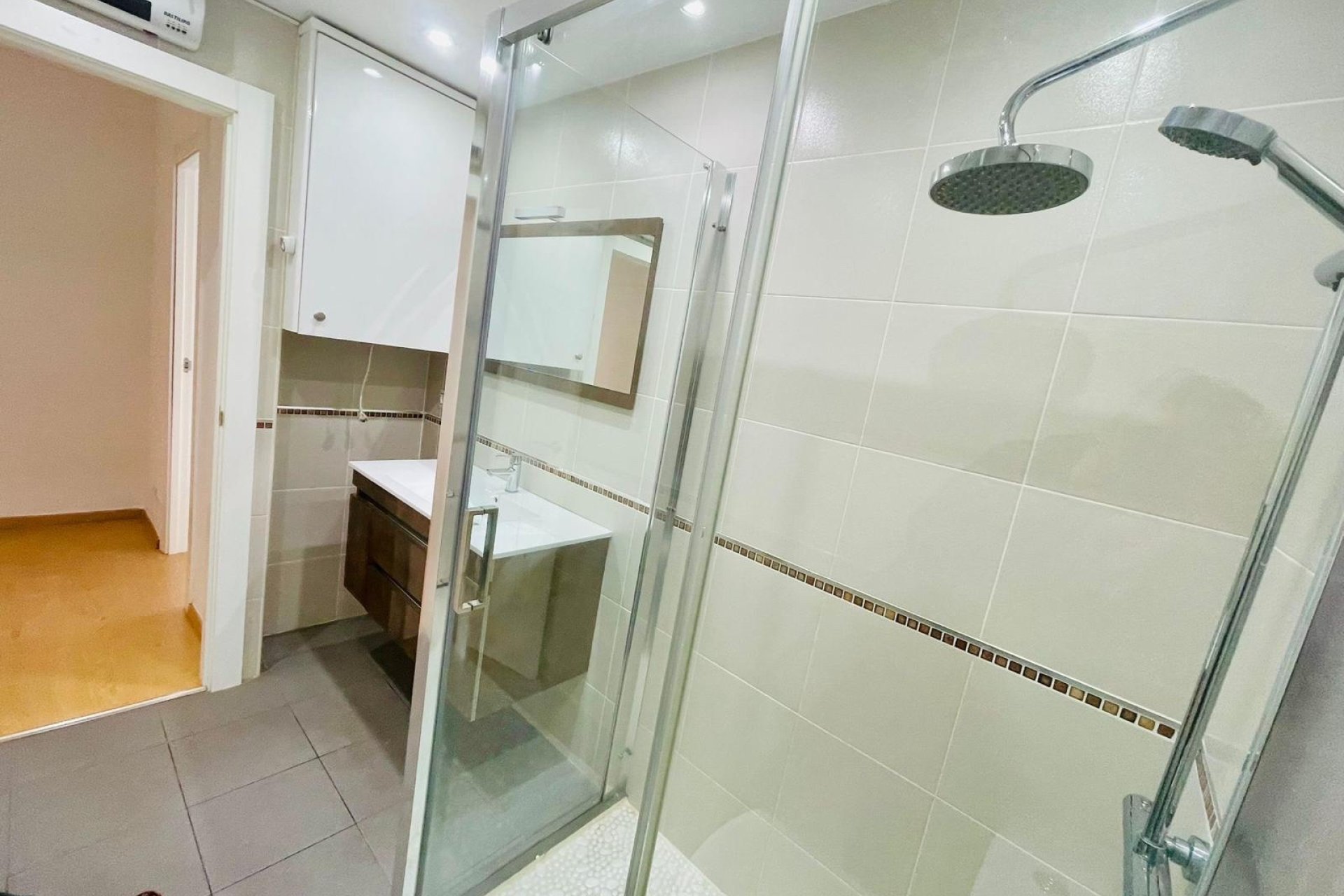 Reventa - Apartamento / Piso -
Albir