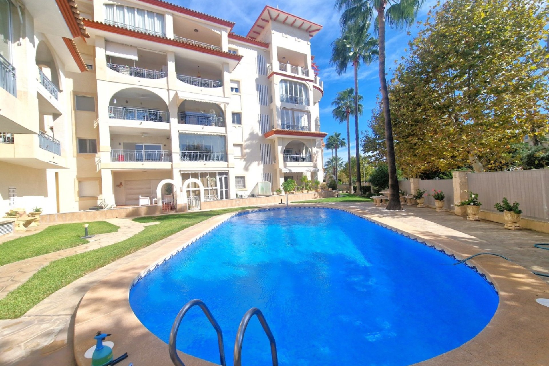 Reventa - apartment -
Albir