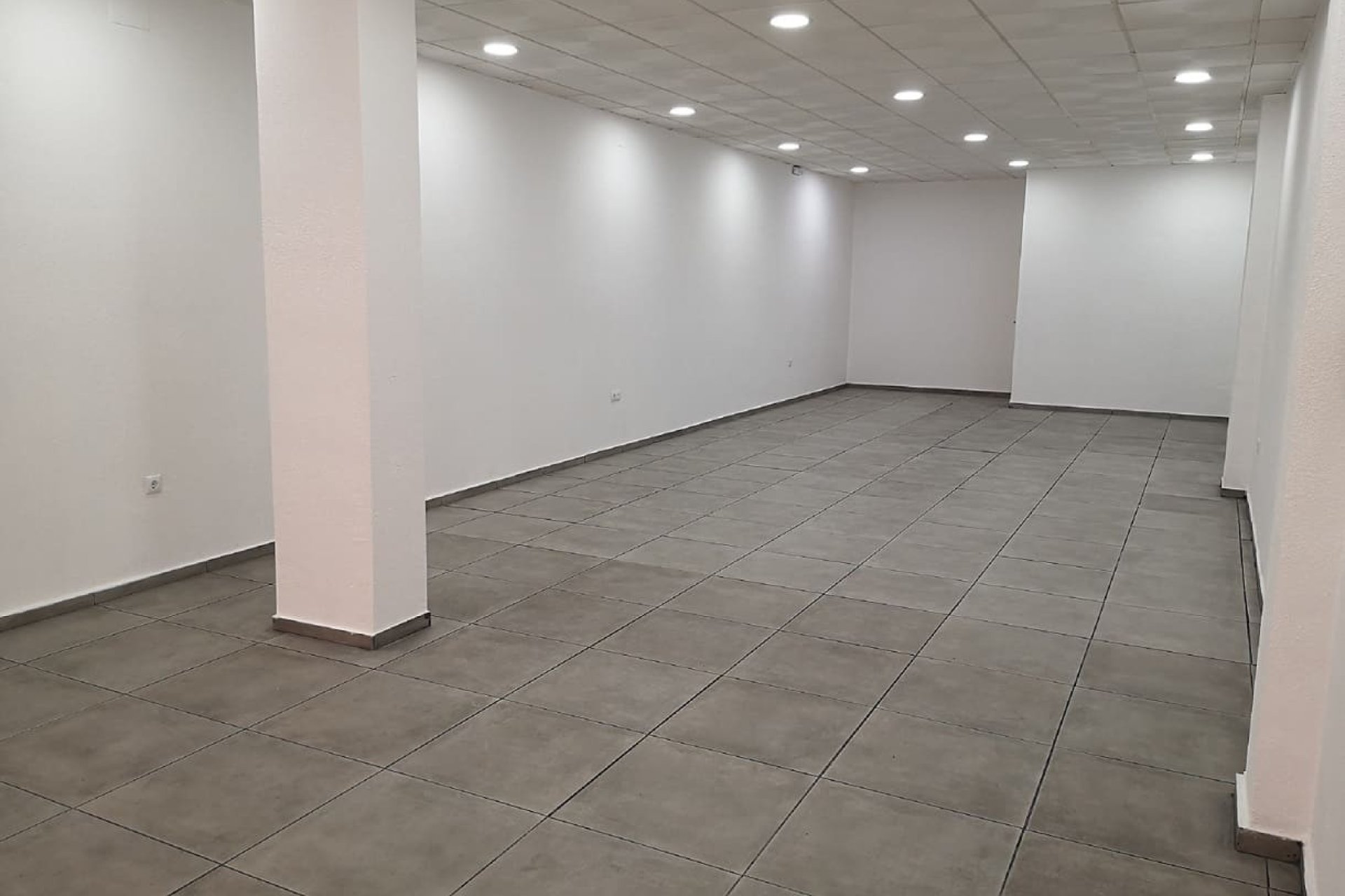 Reventa - Comercial -
Benidorm - Colonia Madrid / Foietes