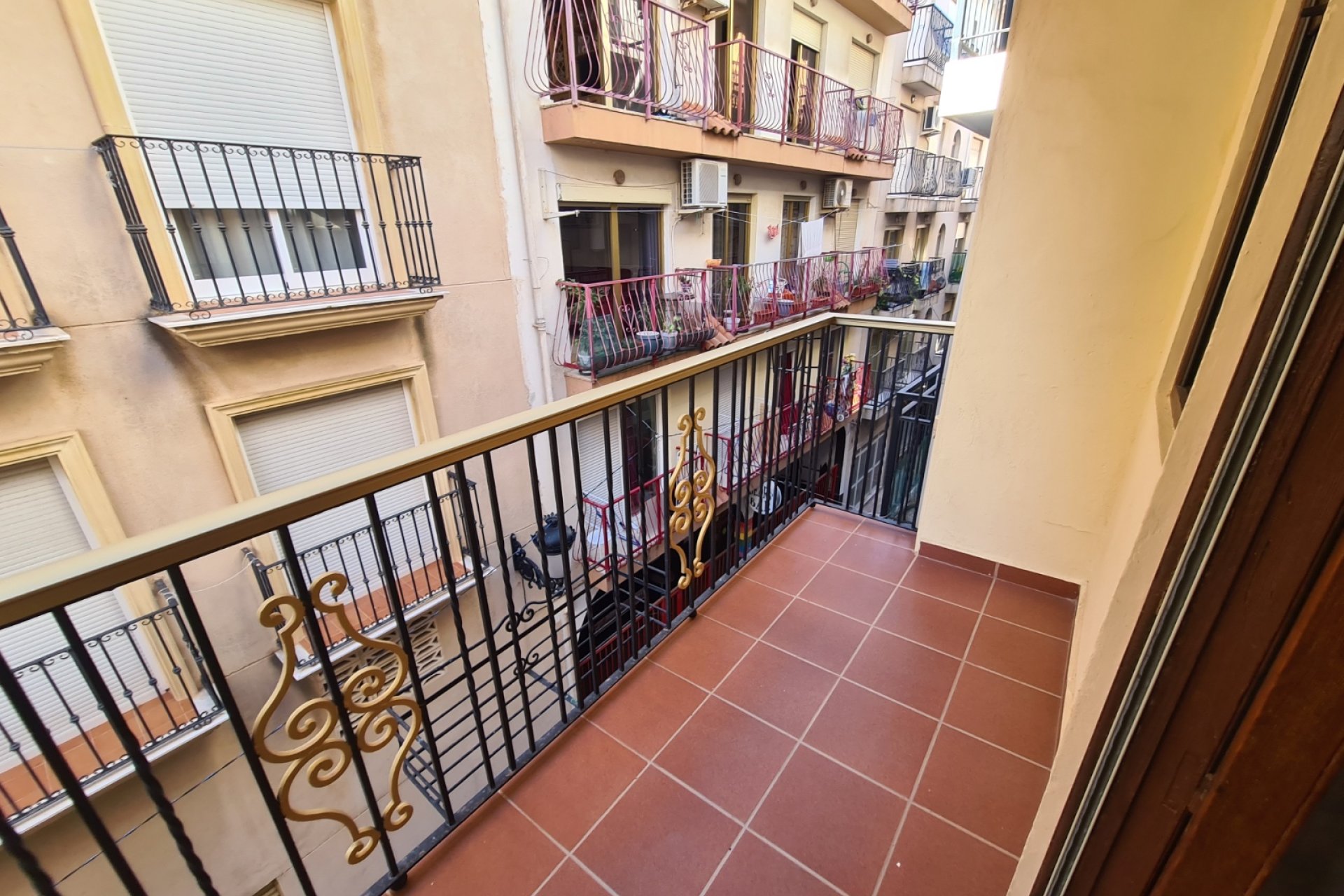 Reventa - Edificio -
Benidorm - Levante