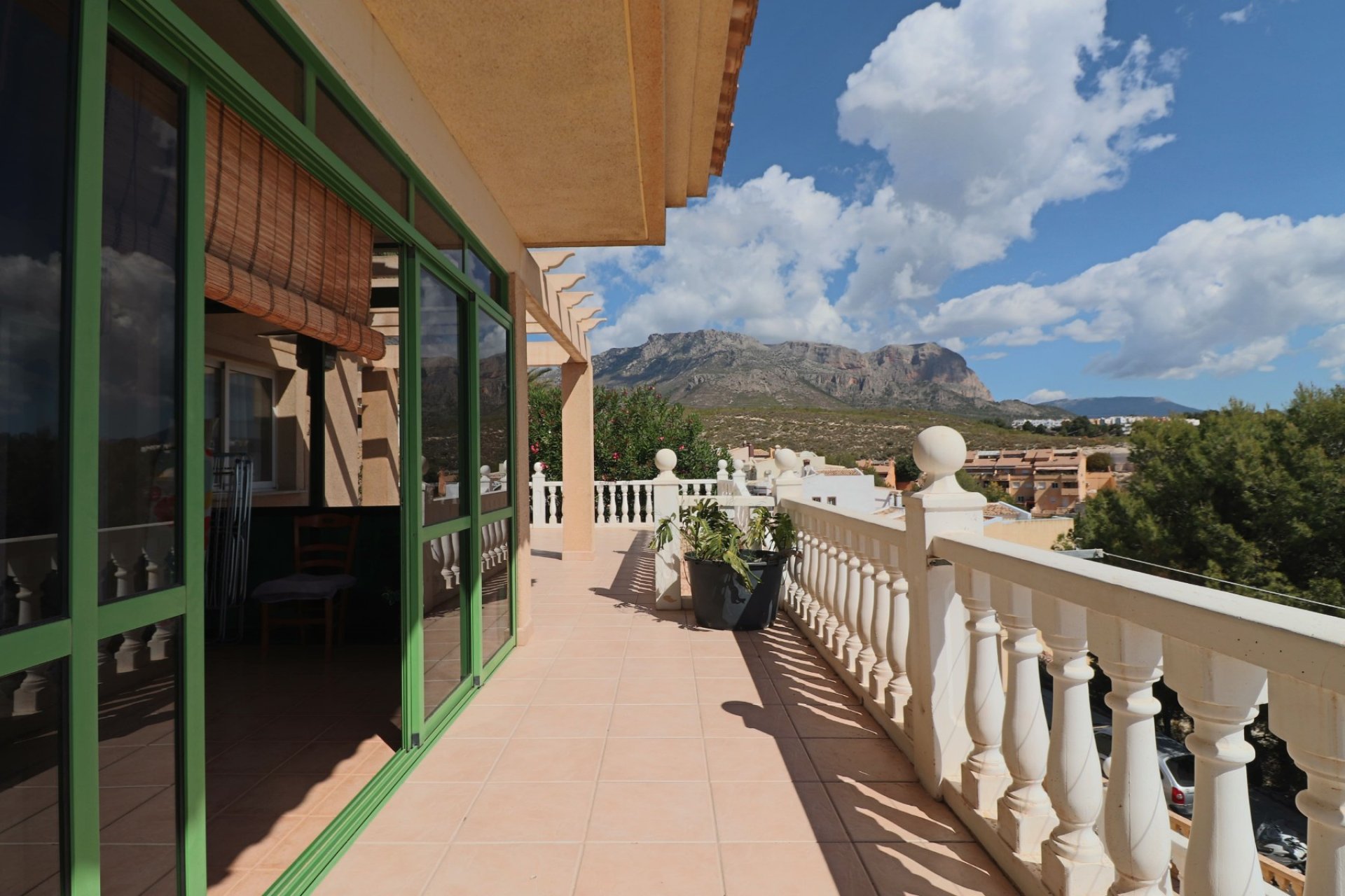 Reventa - Townhouse / Semi -
La Nucía - Urbanisations