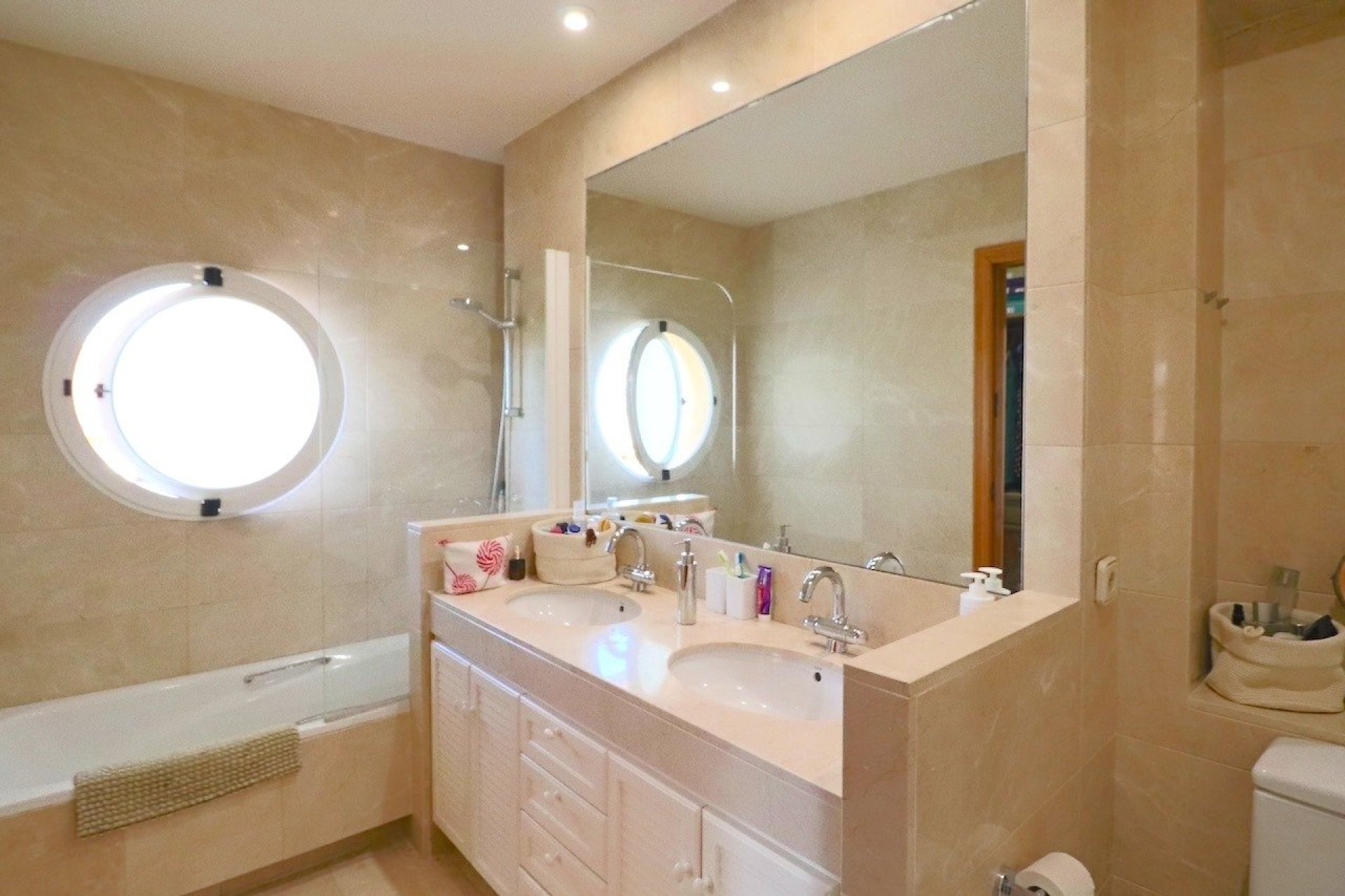 Reventa - Villa -
Benidorm - Urbanizaciones