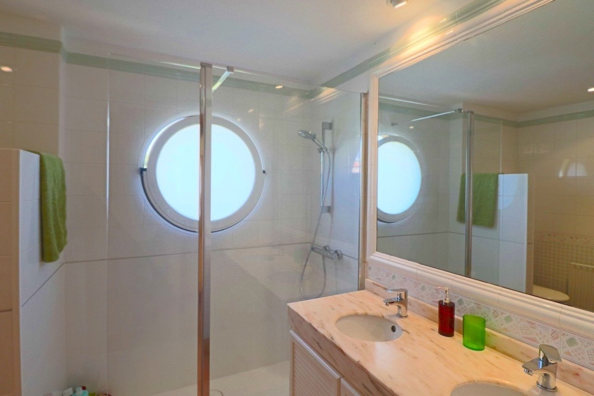 Reventa - Villa -
Benidorm - Urbanizaciones