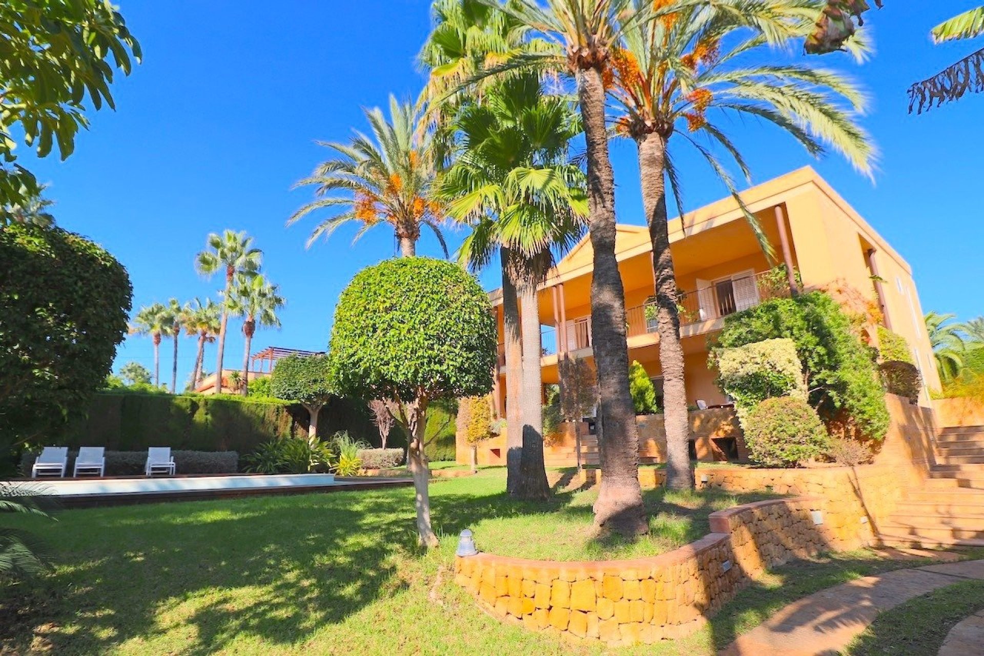 Reventa - Villa -
Benidorm - Urbanizaciones