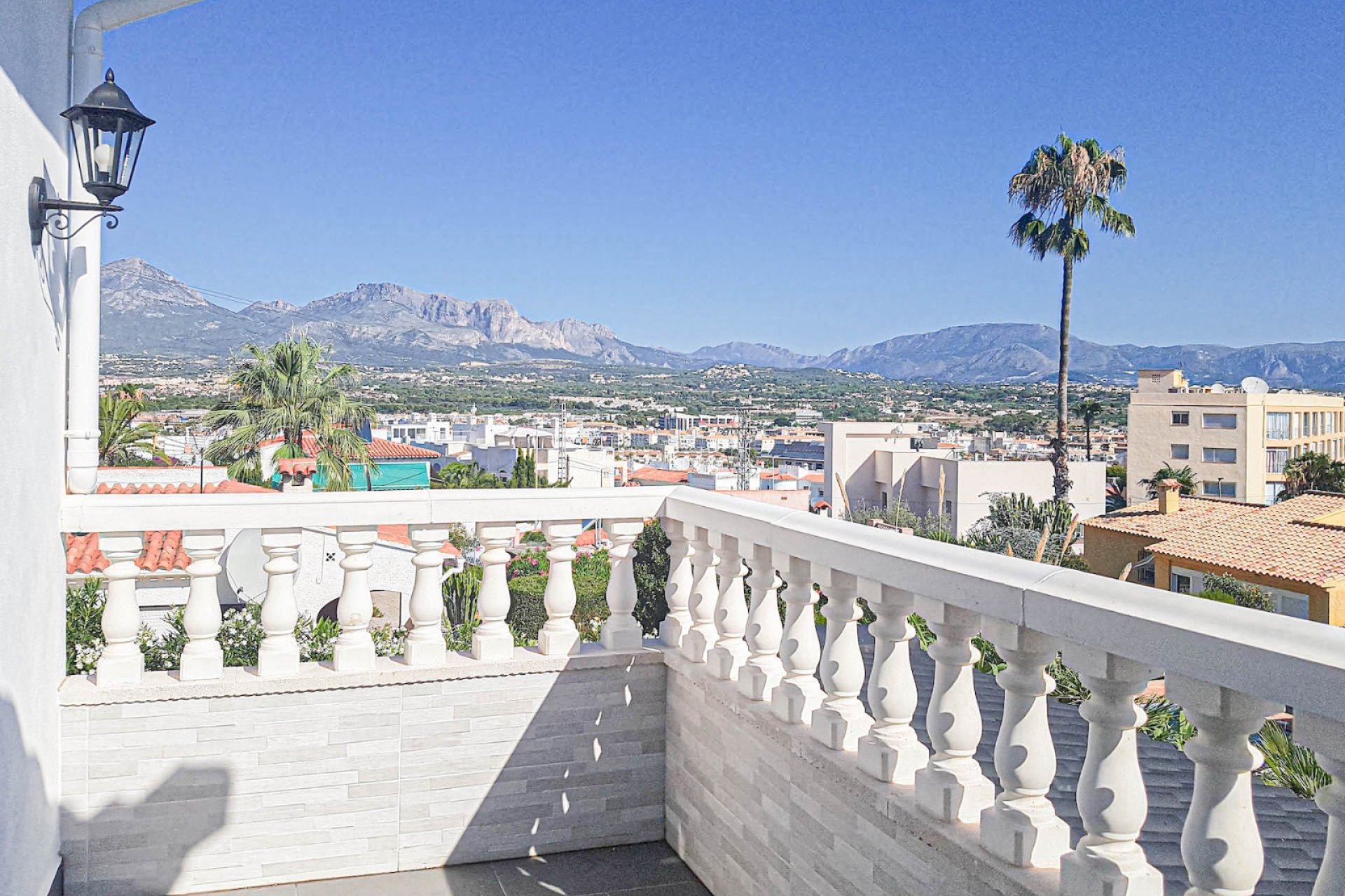 Revente -  Chalet / Villa -
Albir