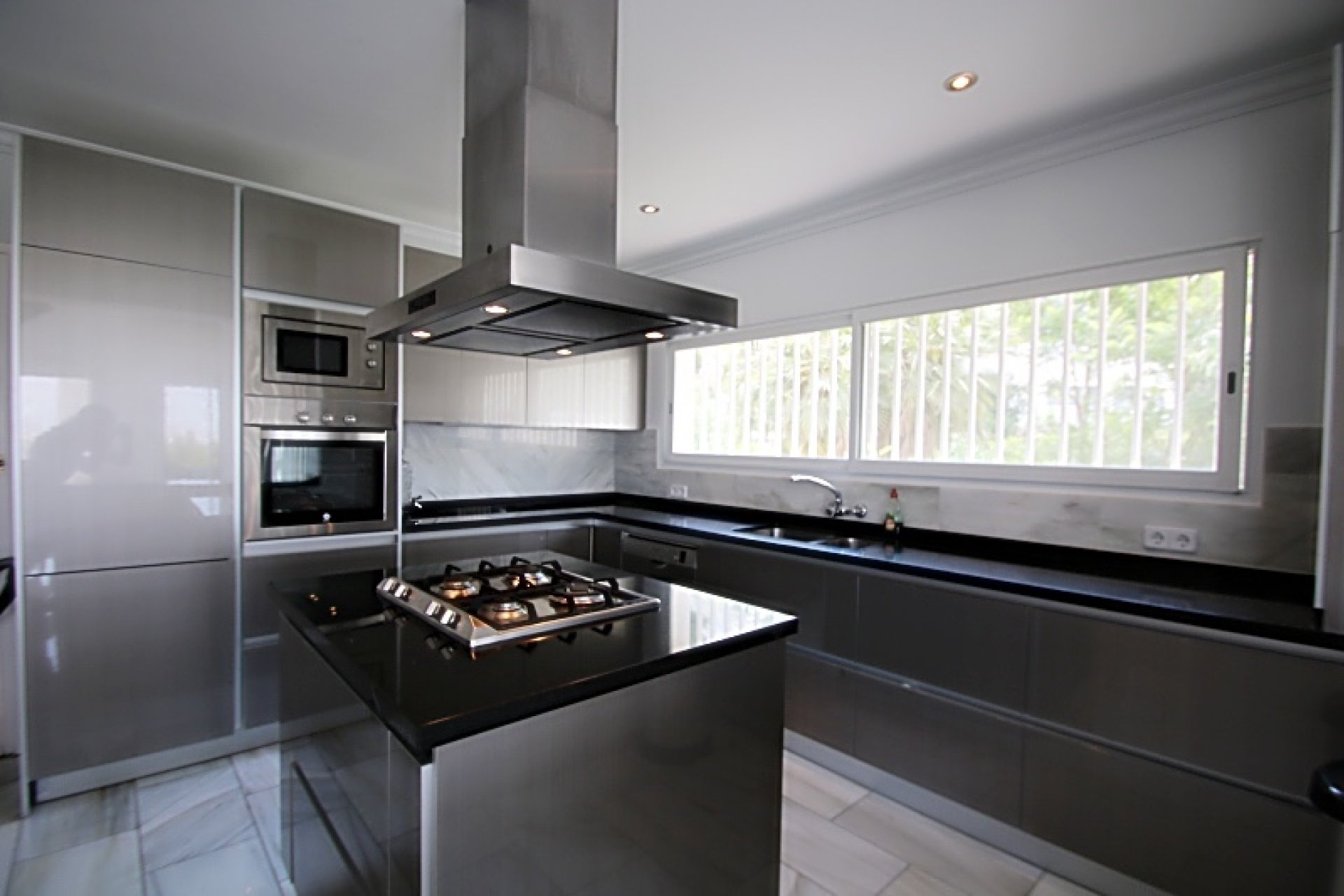 Revente -  Chalet / Villa -
Albir