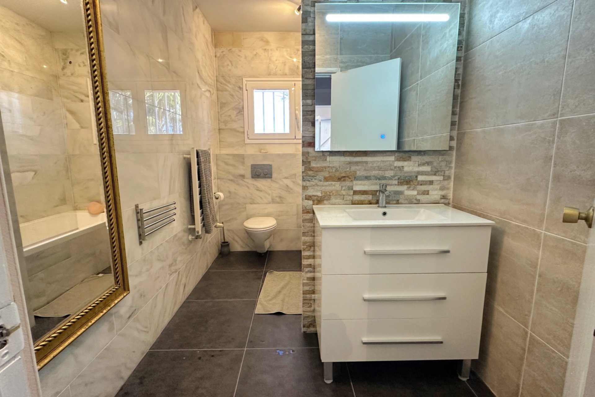 Revente -  Chalet / Villa -
Albir