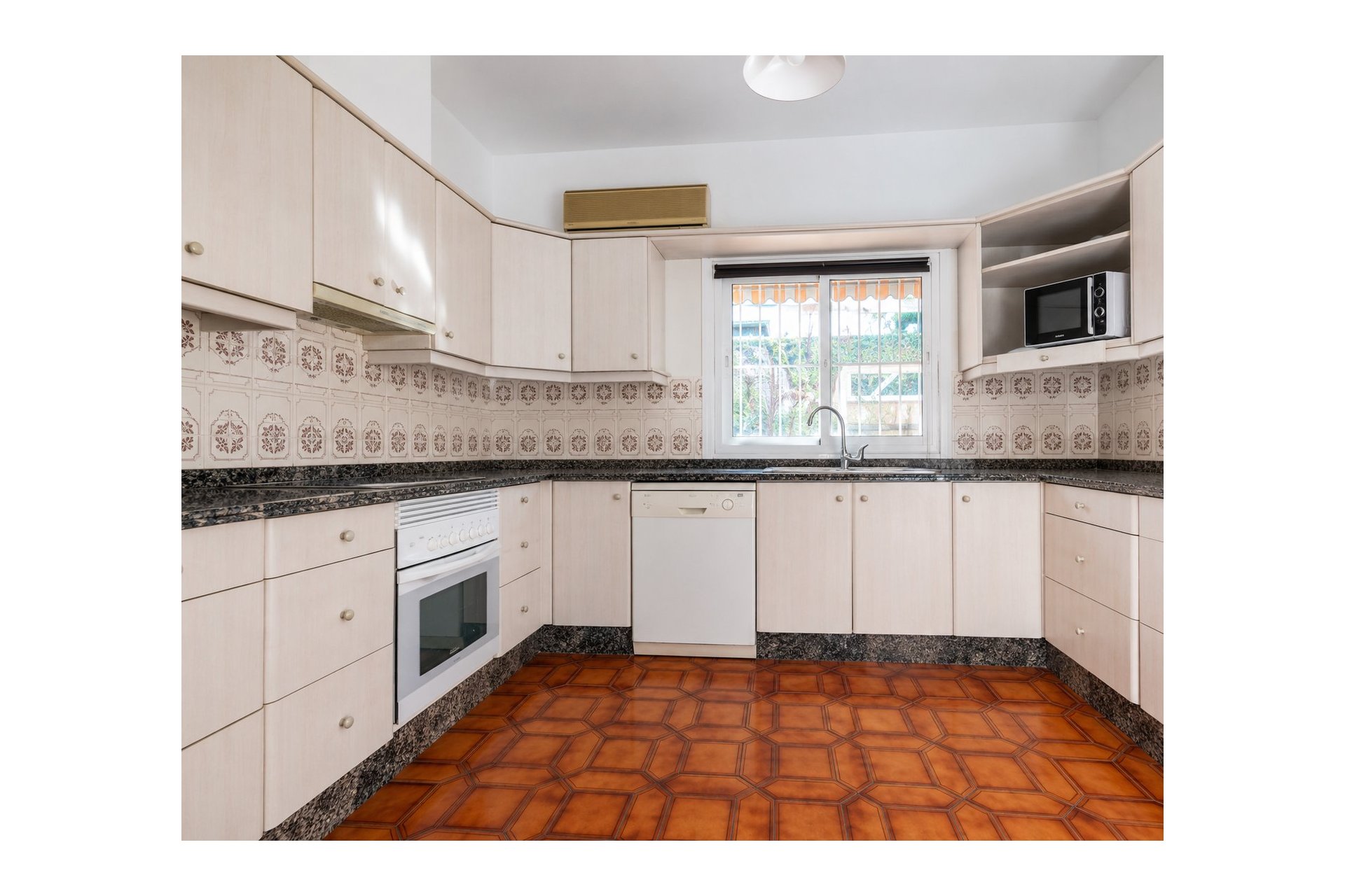 Revente -  Chalet / Villa -
Albir