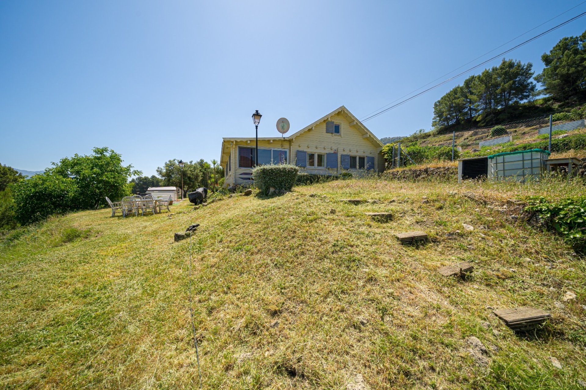 Revente -  Chalet / Villa -
Confrides