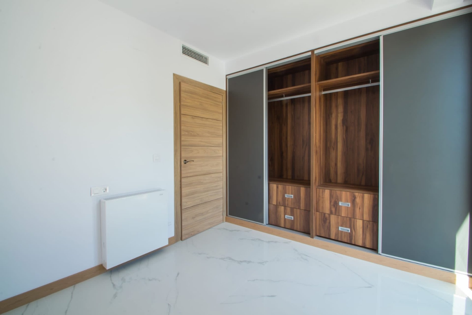 Revente -  Chalet / Villa -
Finestrat