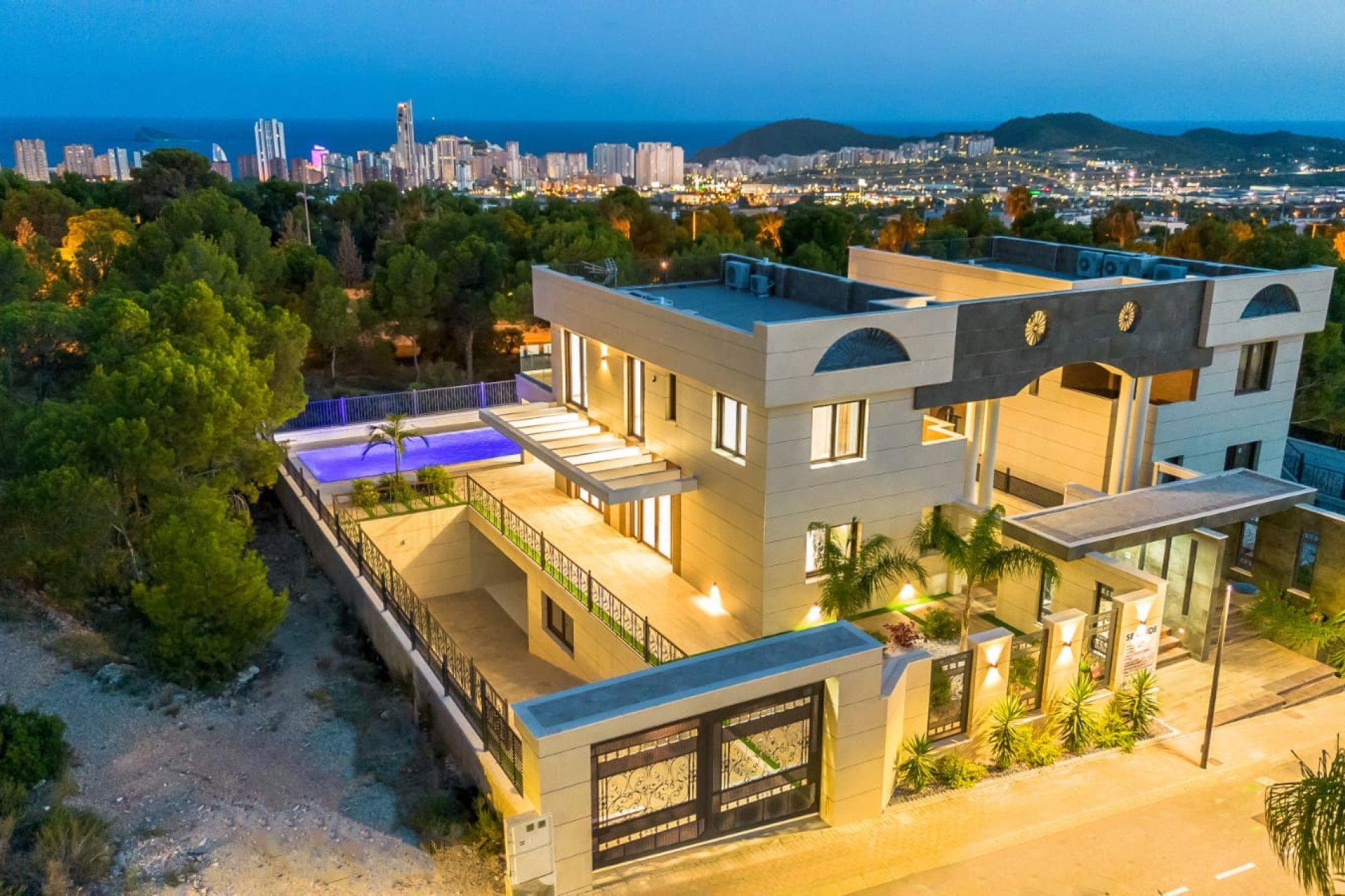 Revente -  Chalet / Villa -
Finestrat