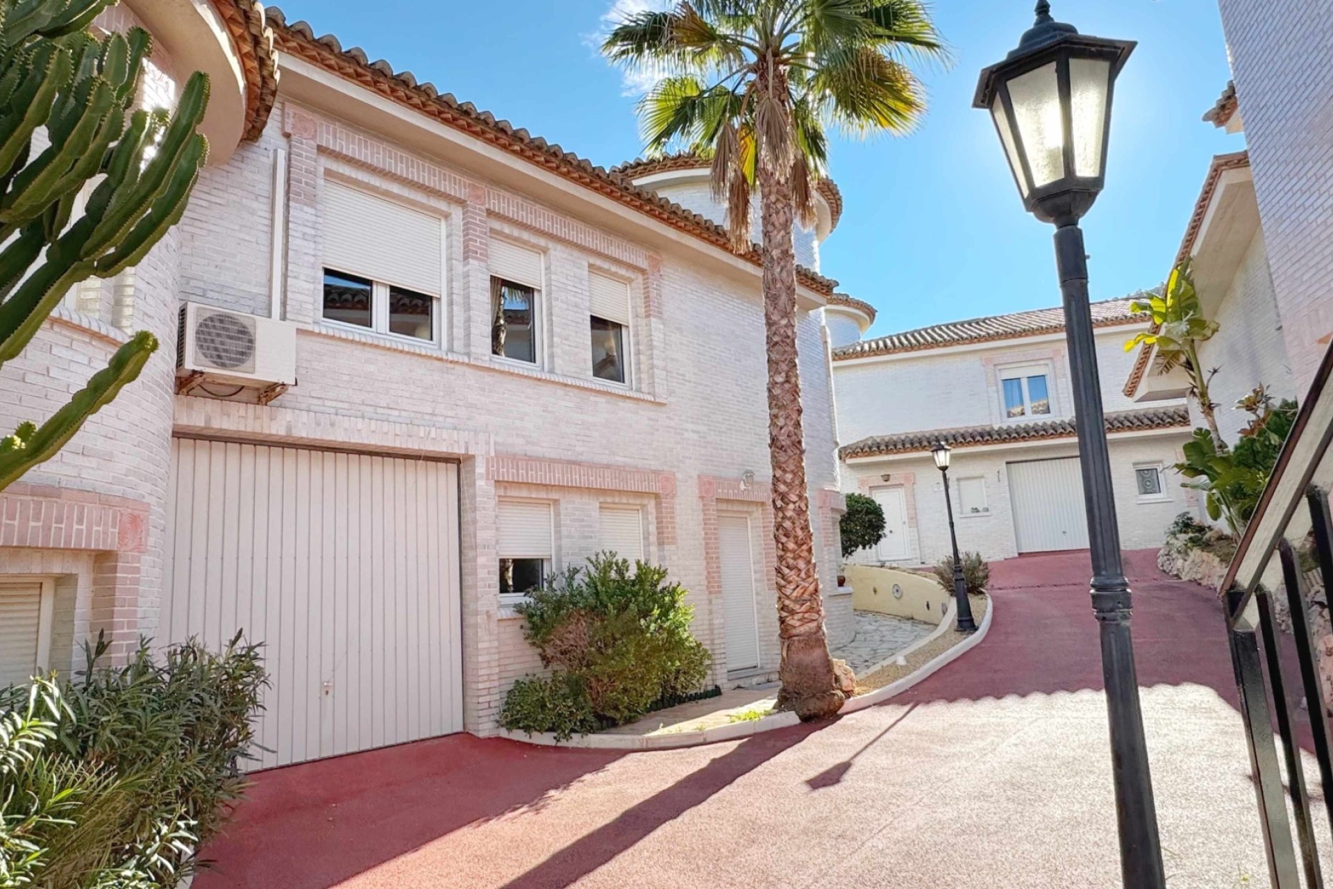Revente - Maison mitoyenne -
Albir