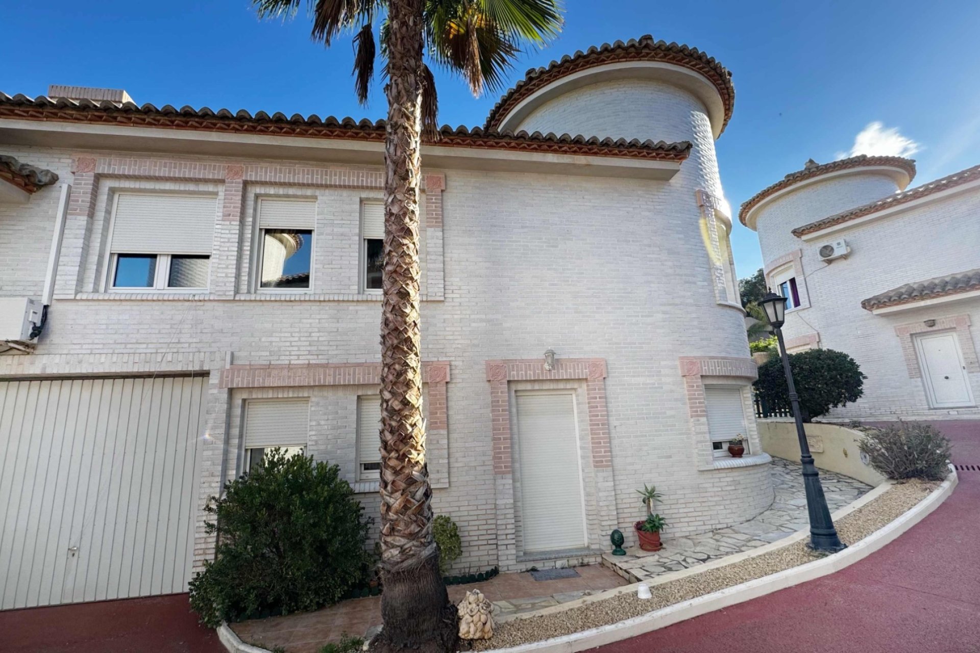 Revente - Maison mitoyenne -
Albir