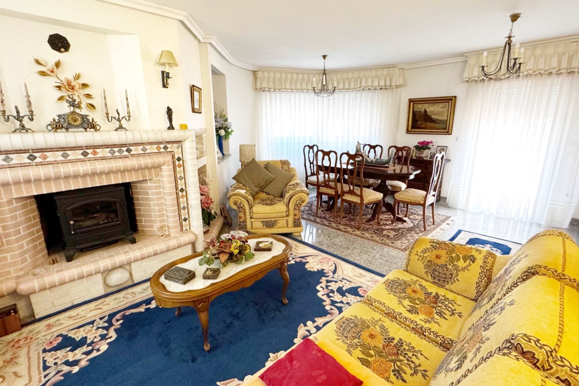 Revente - Maison mitoyenne -
Albir