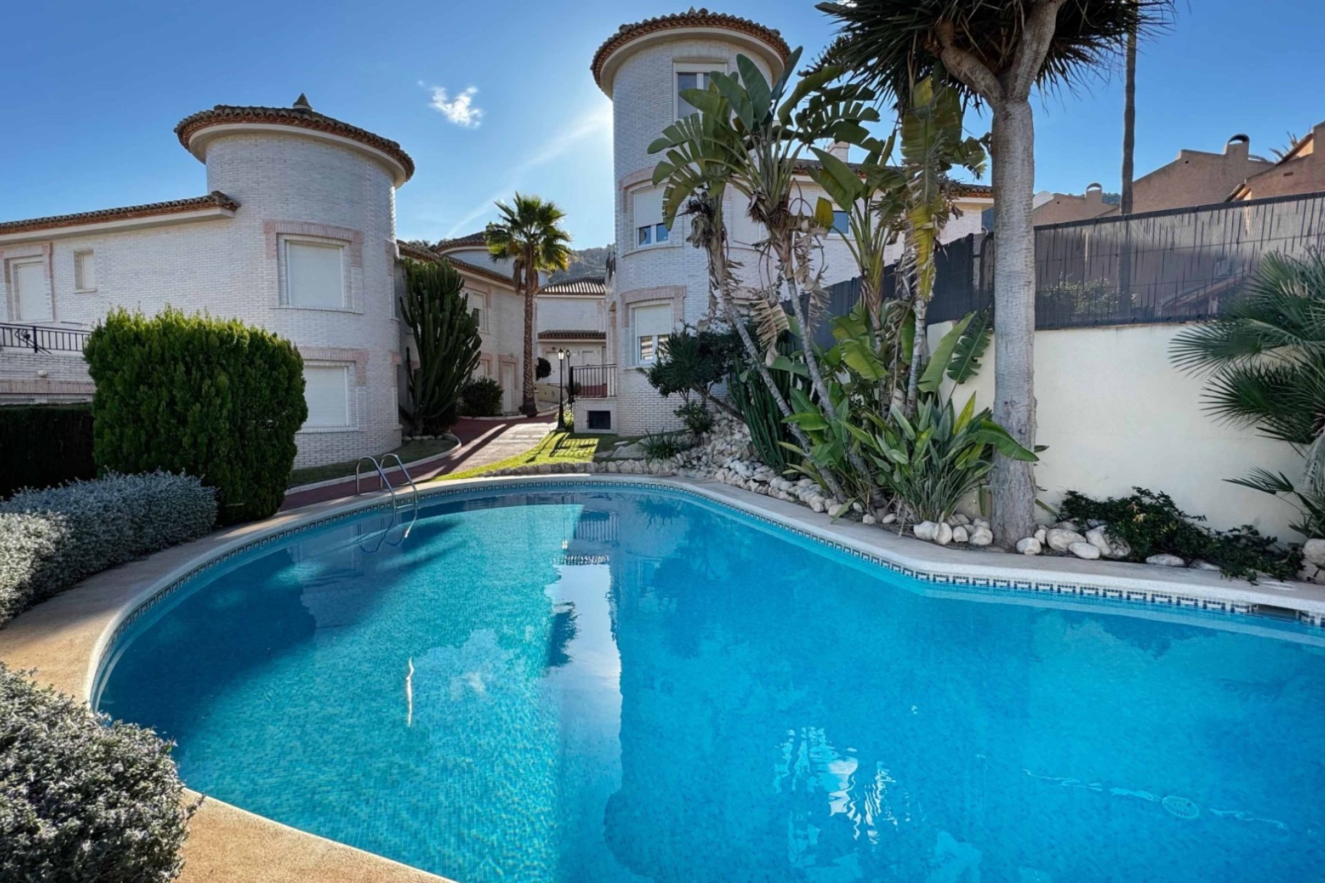 Revente - Maison mitoyenne -
Albir