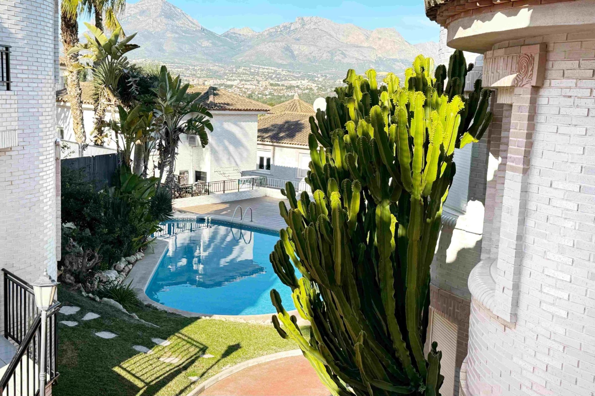 Revente - Maison mitoyenne -
Albir