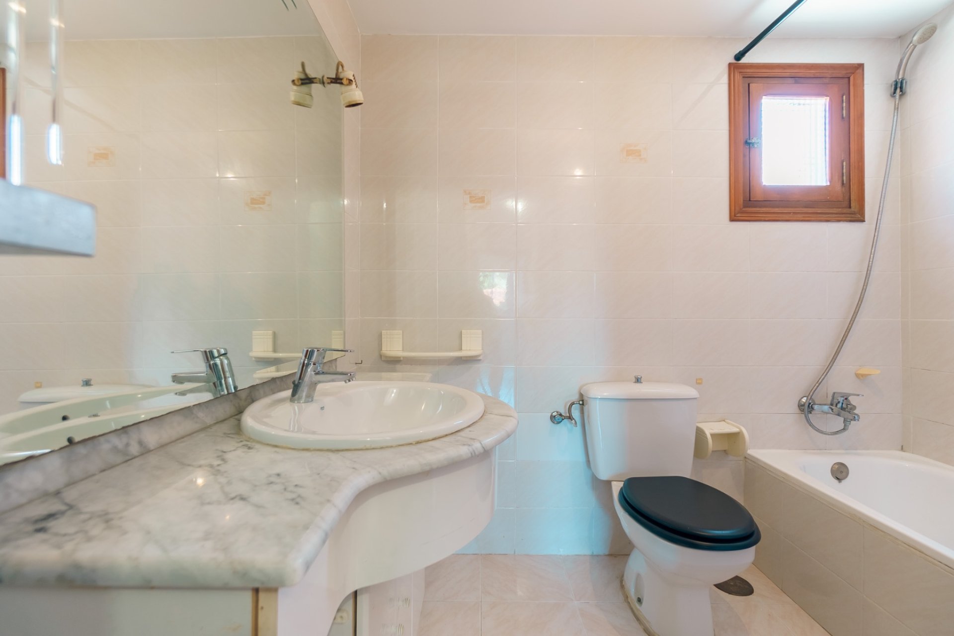 Revente - Maison mitoyenne -
Albir