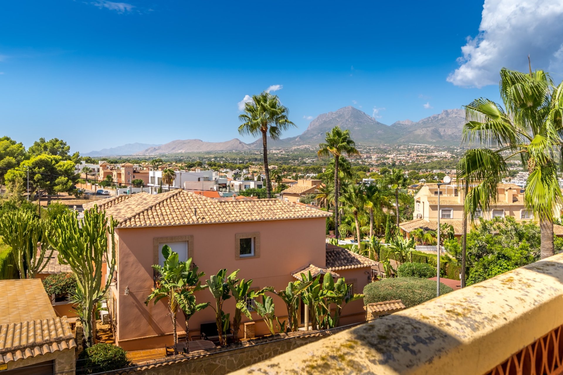 Revente - Maison mitoyenne -
Albir