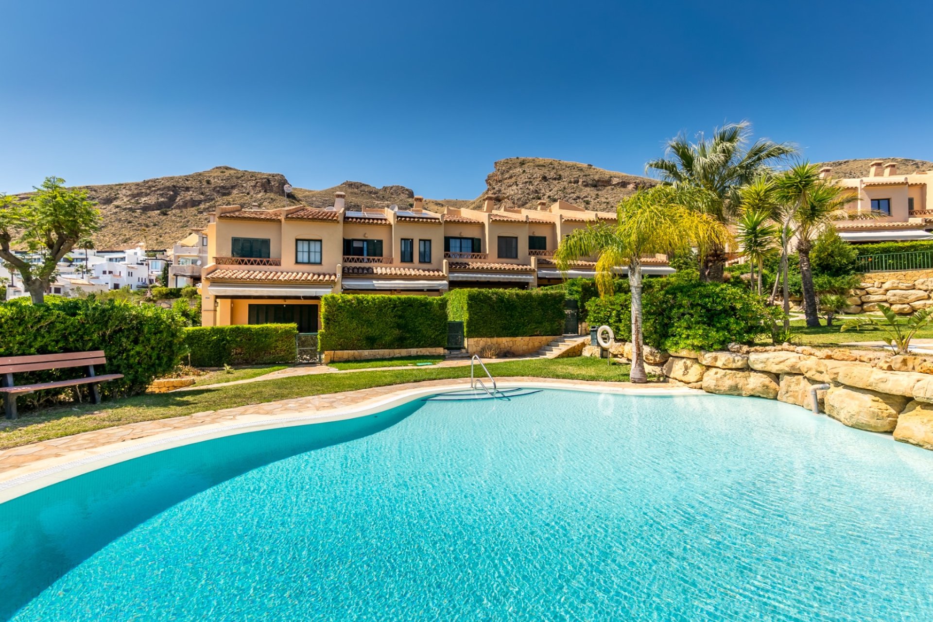Revente - Maison mitoyenne -
Finestrat