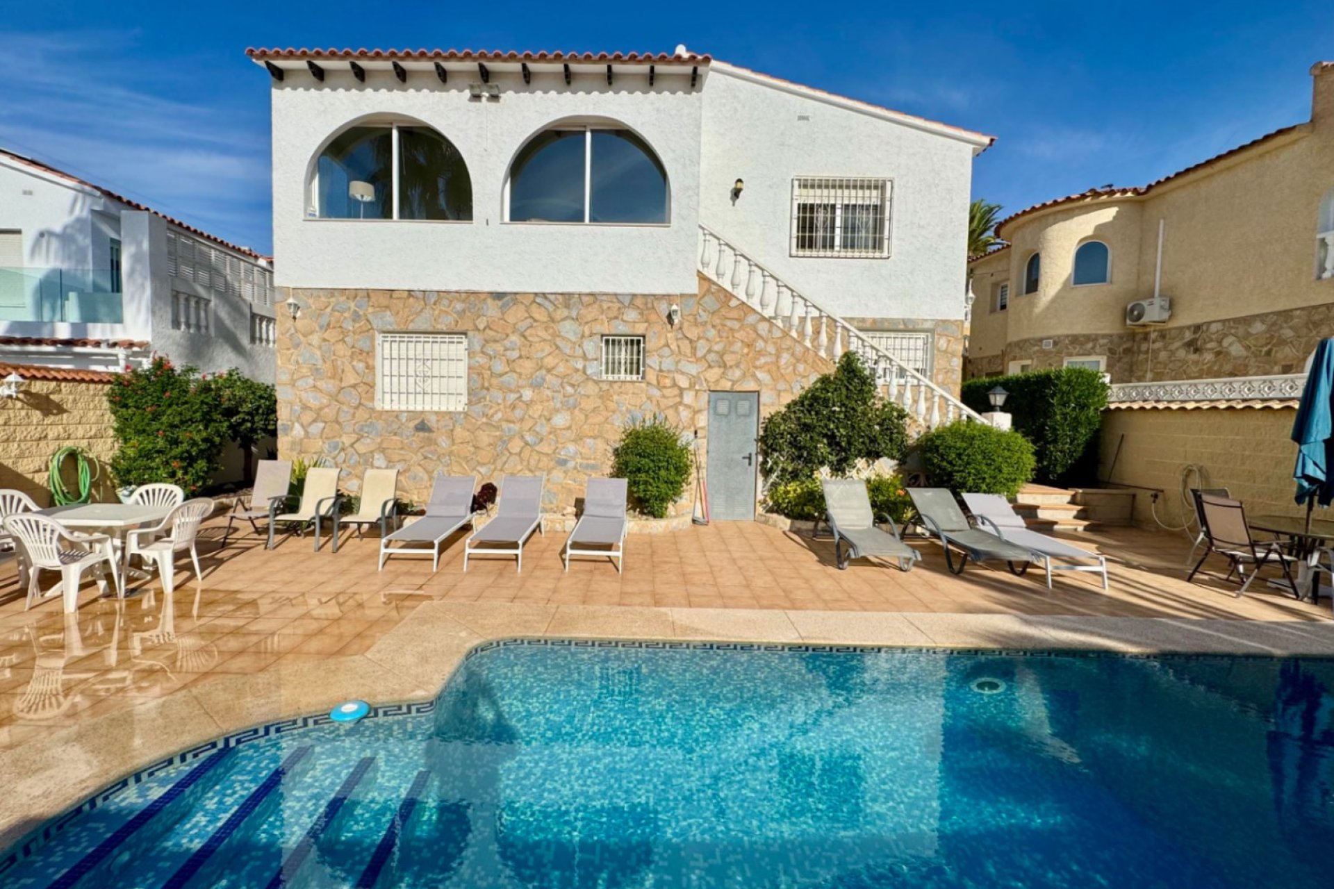 Revente - Villa -
L'Alfàs del Pi - Cautivador