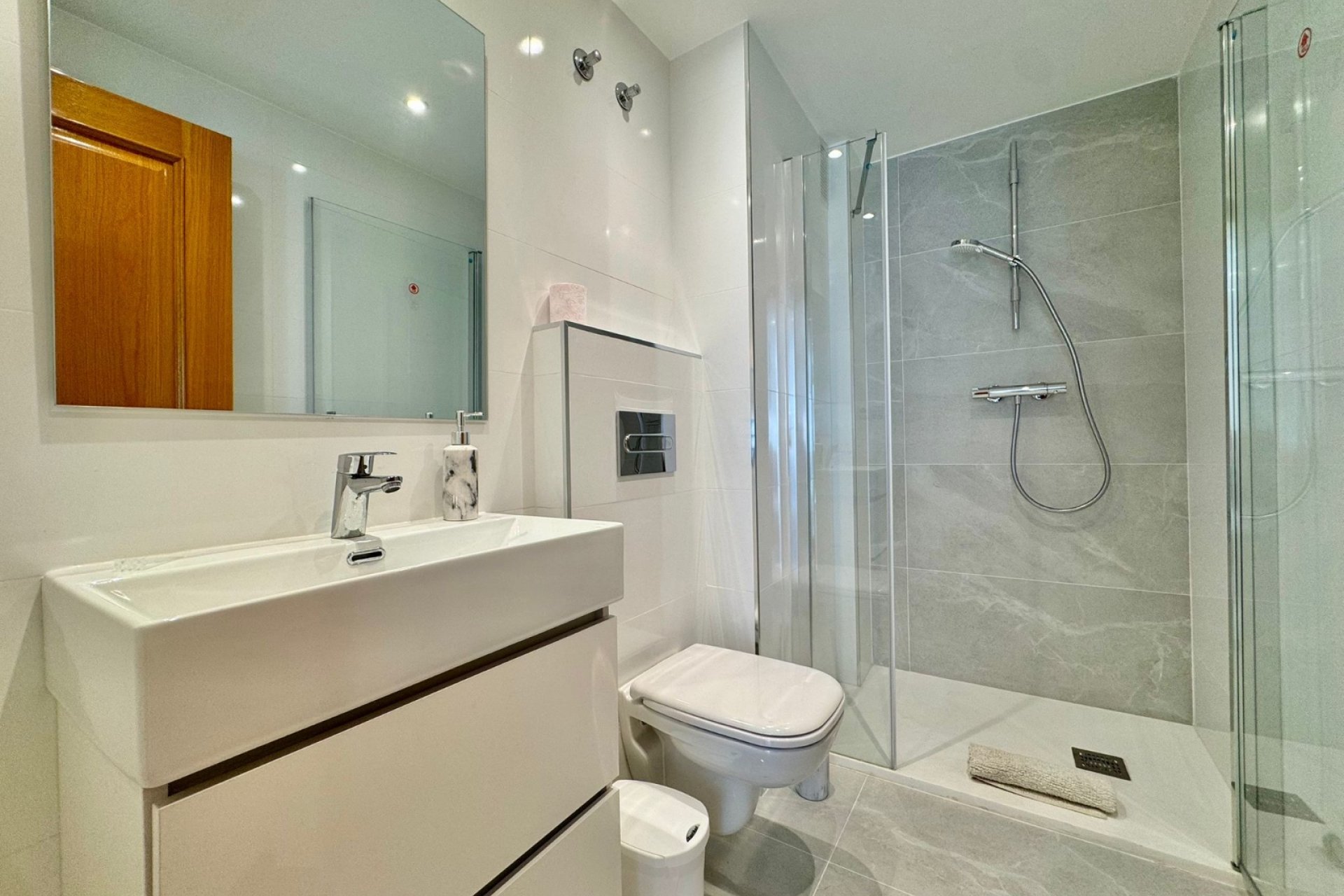 Verhuur Korte Termijn - Appartement / Flat -
Albir