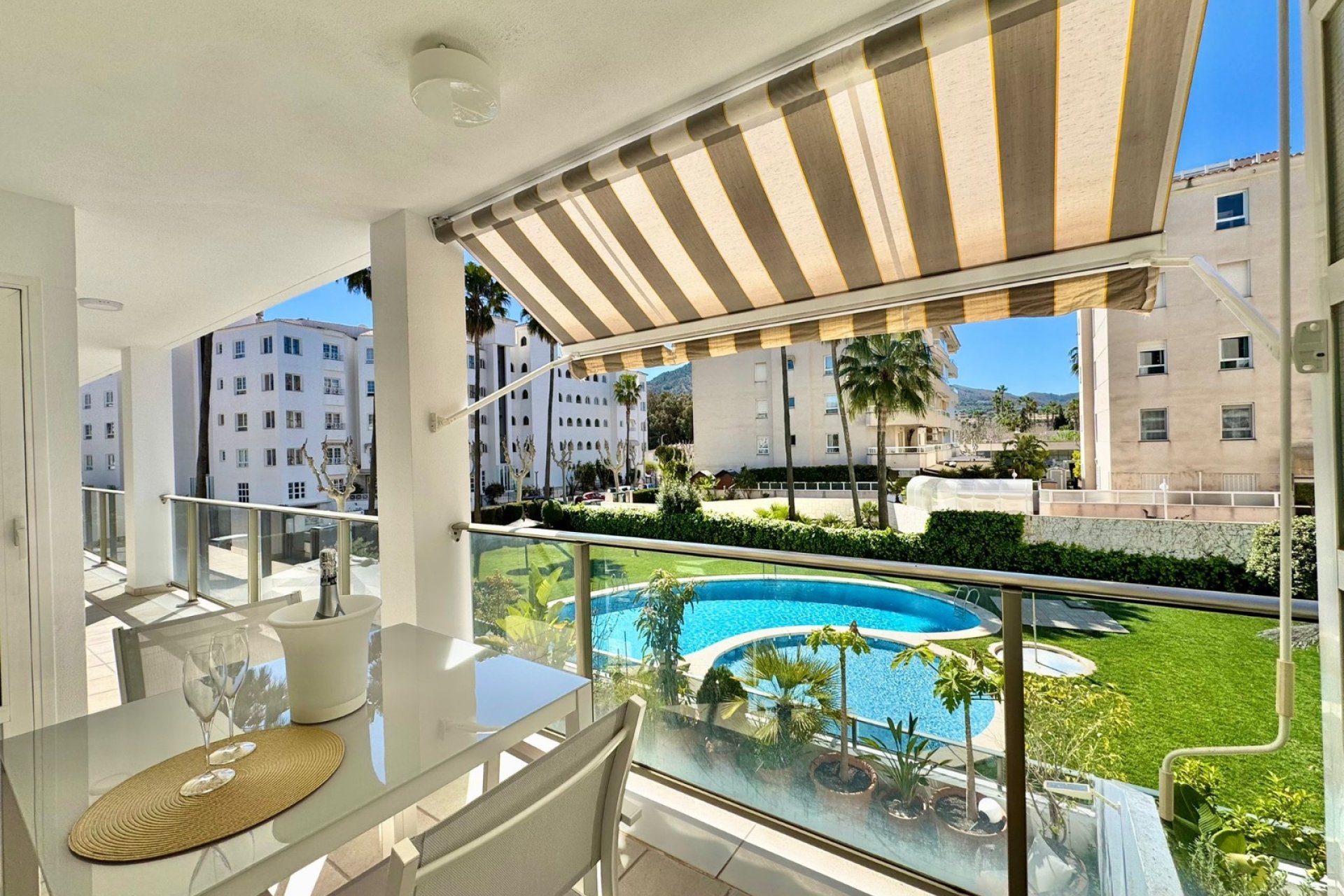 Verhuur Korte Termijn - Appartement / Flat -
Albir