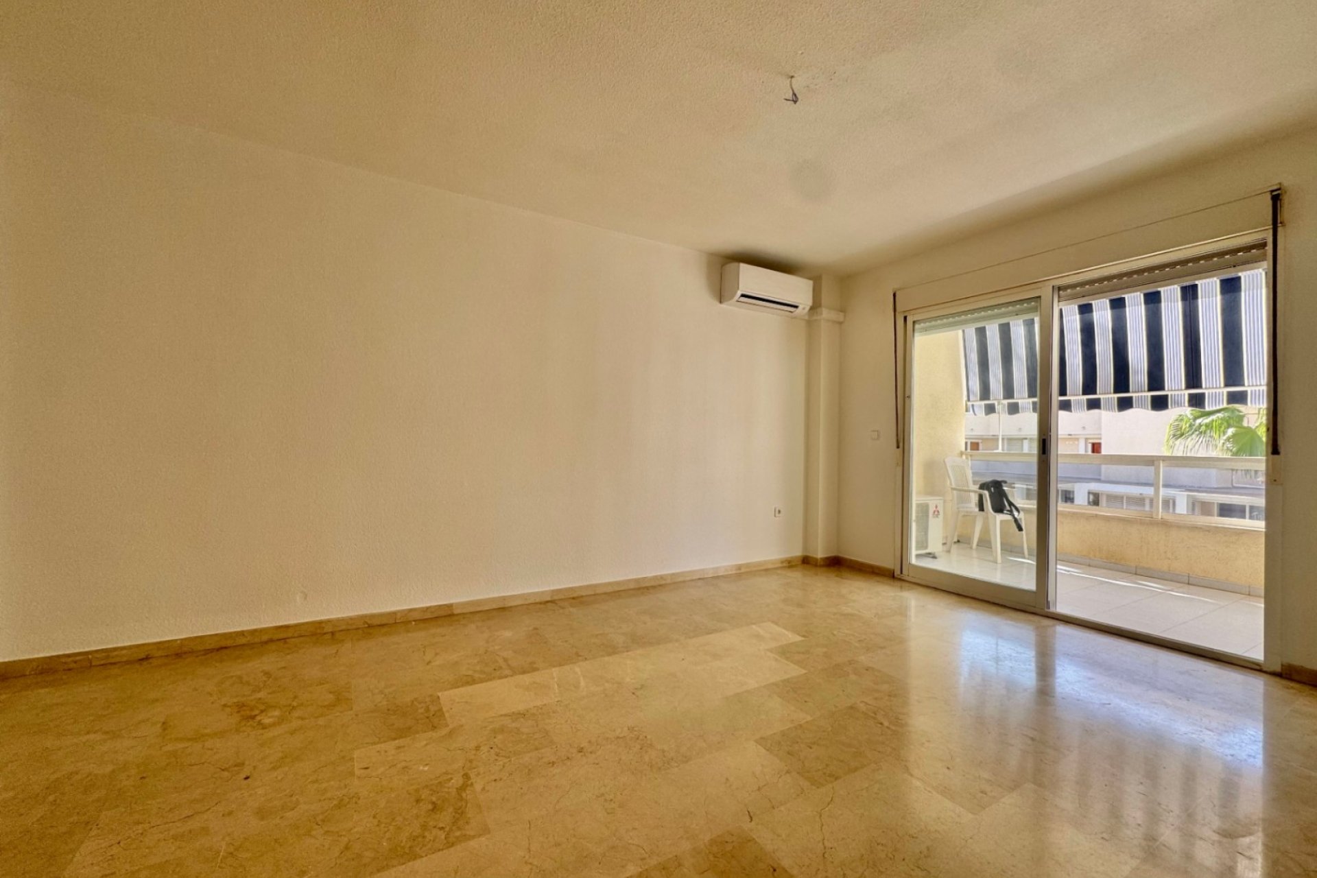 Videresalg - Apartment -
Albir