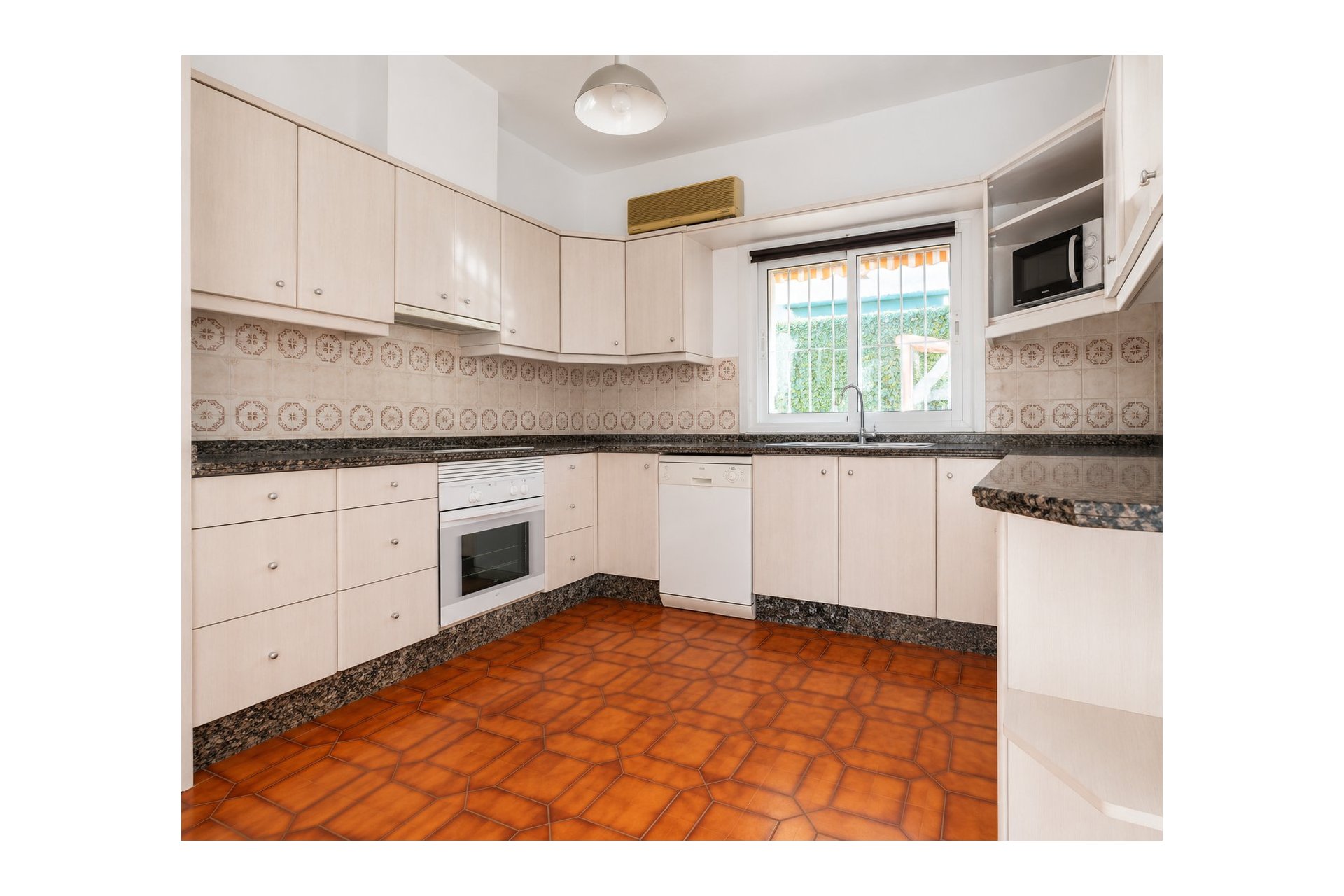 Videresalg -  Hytte / villa -
Albir