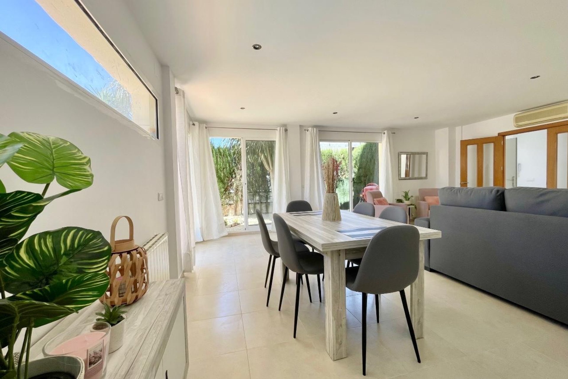 Videresalg -  Hytte / villa -
Albir