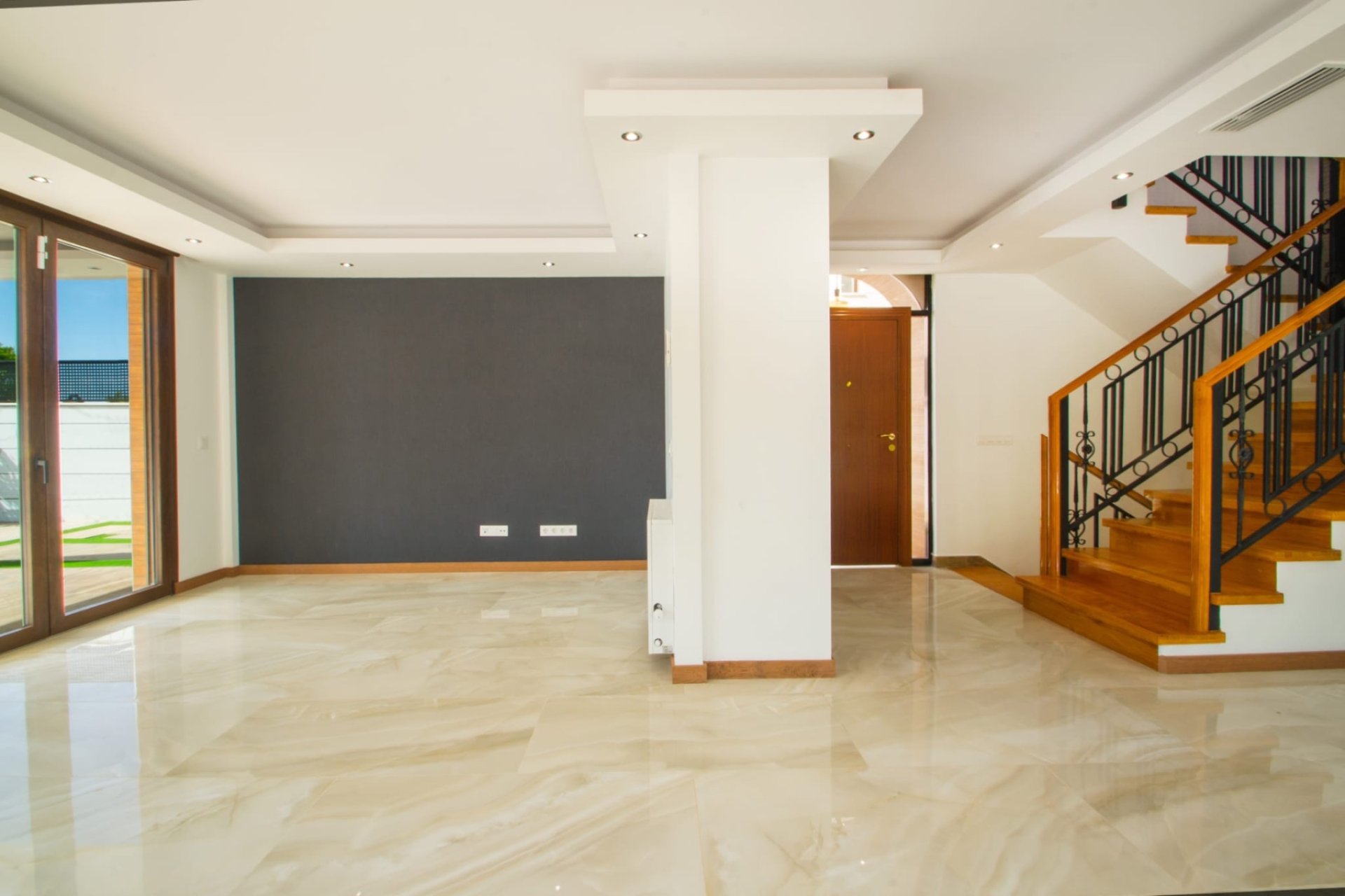 Videresalg -  Hytte / villa -
Finestrat