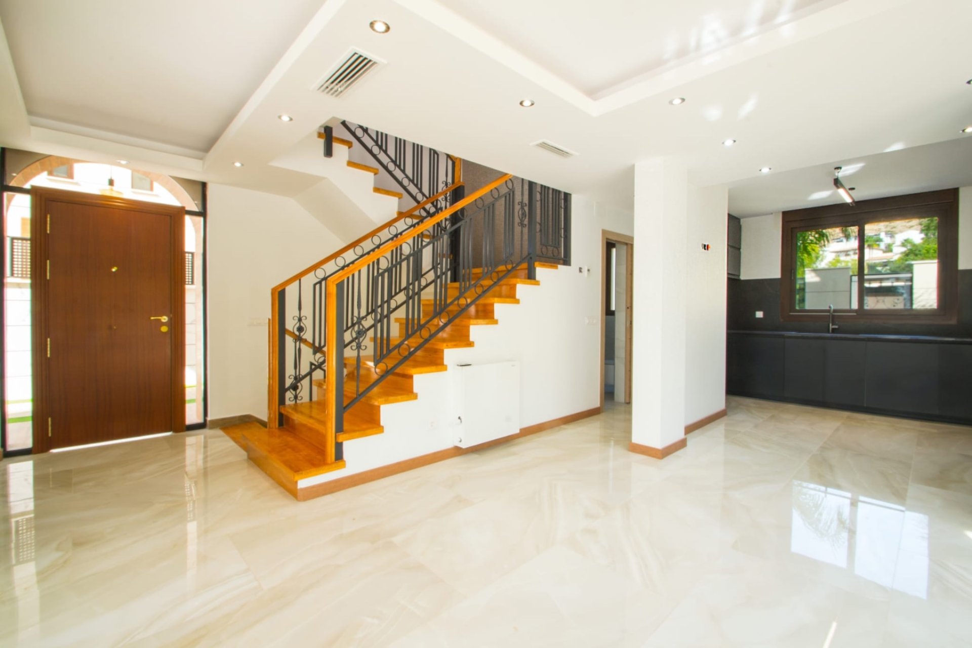 Videresalg -  Hytte / villa -
Finestrat
