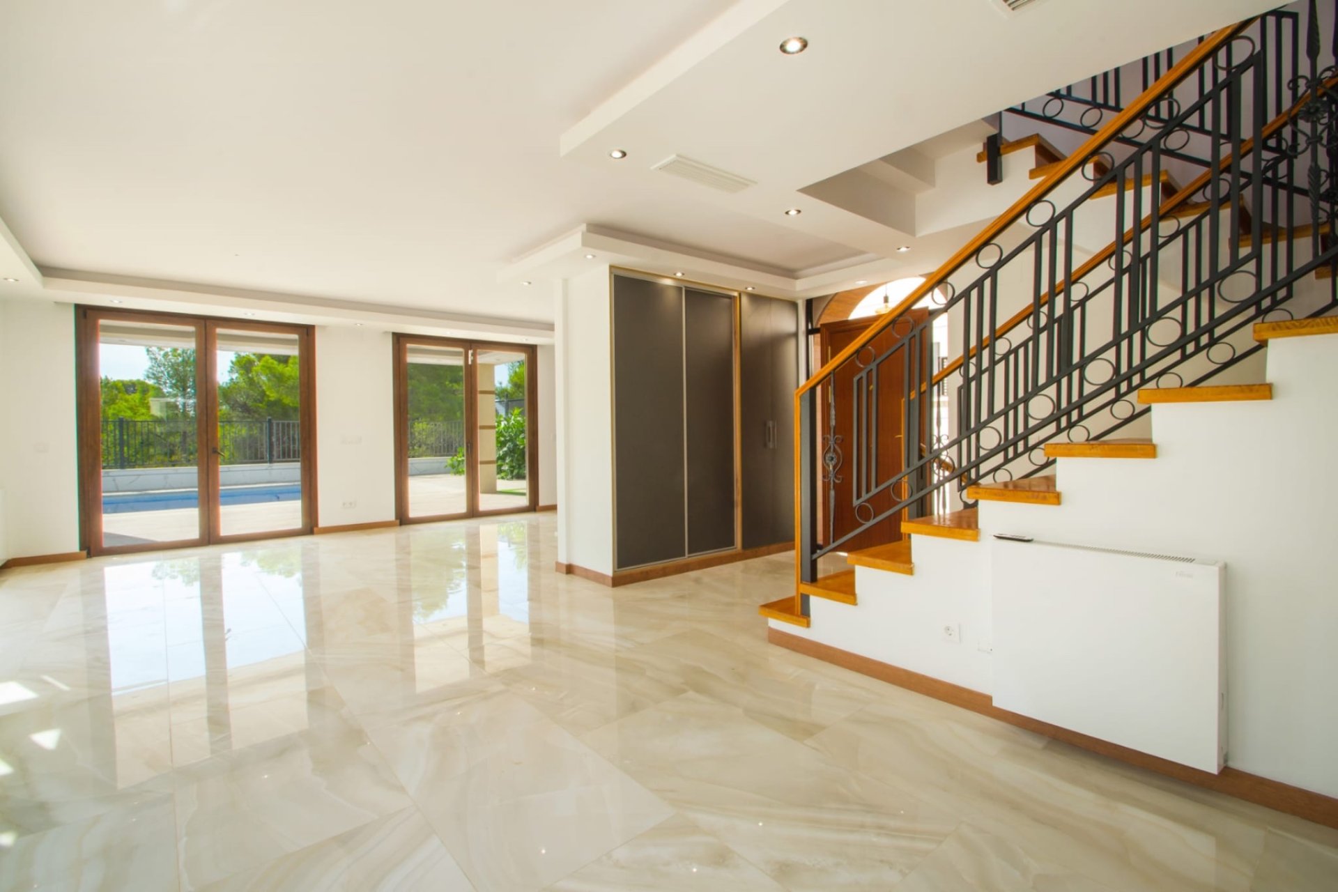 Videresalg -  Hytte / villa -
Finestrat