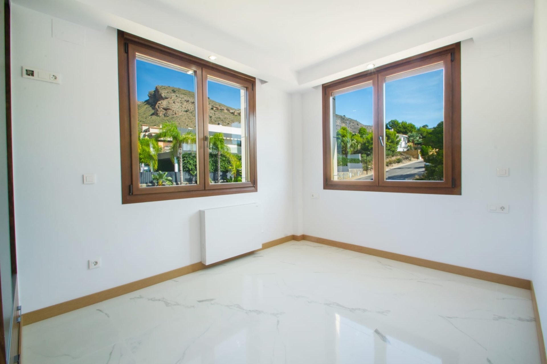 Videresalg -  Hytte / villa -
Finestrat