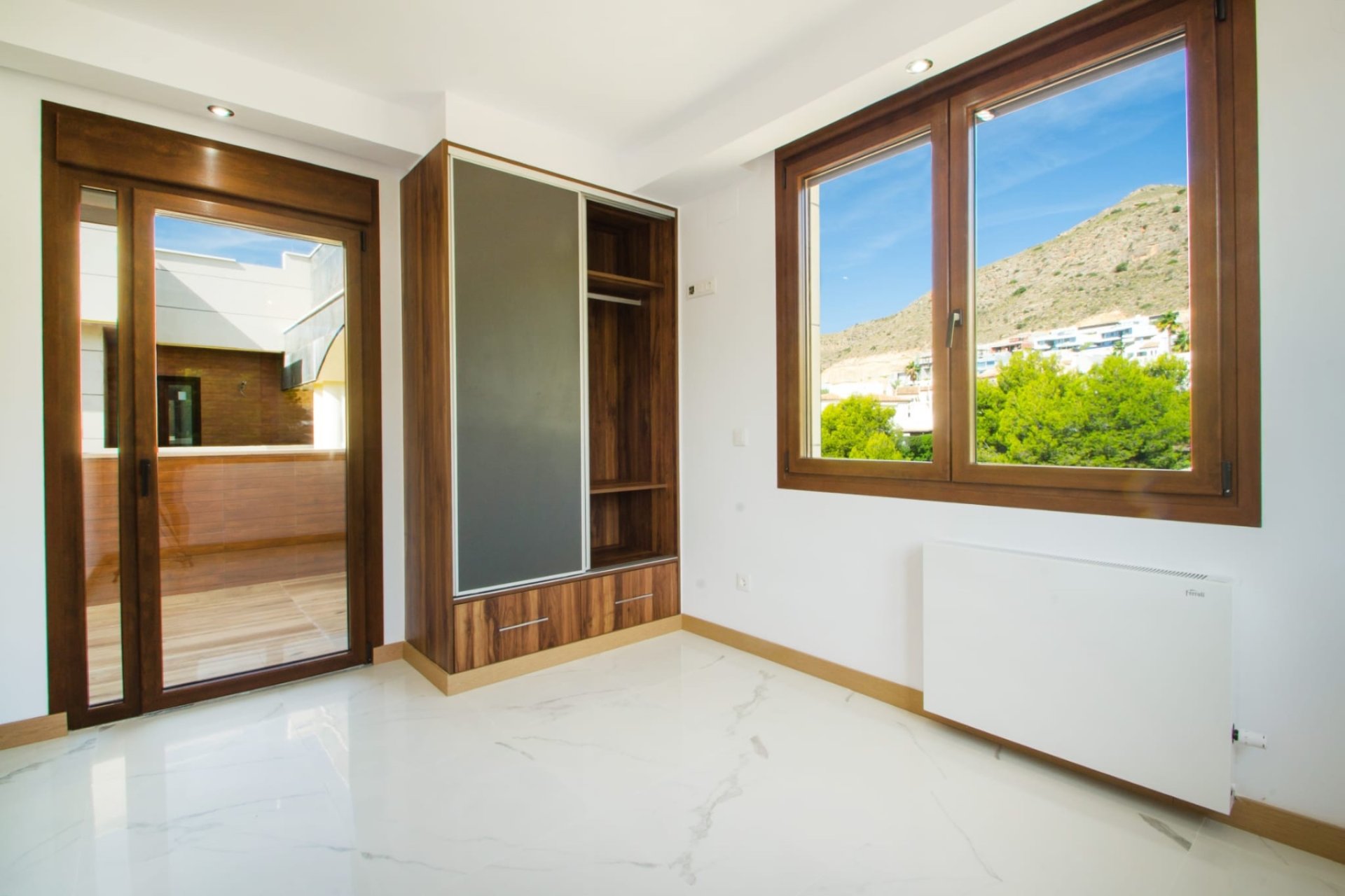 Videresalg -  Hytte / villa -
Finestrat